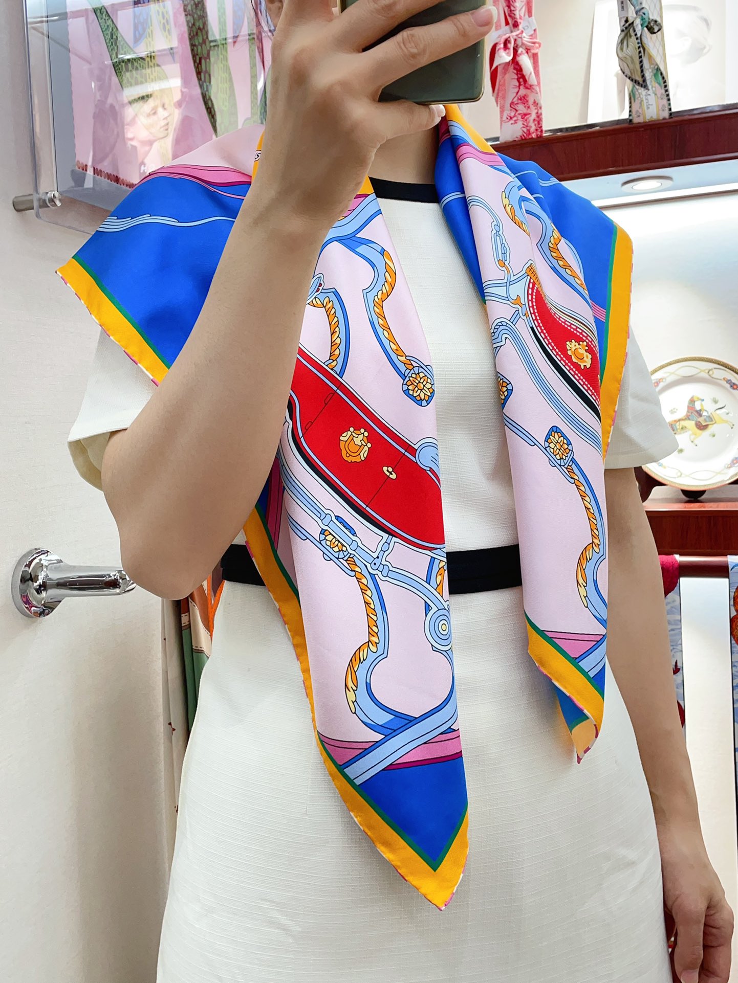 NO:173274,HERMES silk new style, I think it looks good after buying it [Spring Mixed 90] Silk Square Scarf, Top-level craftsmanship and Super Value Hermes counter hits three-dimensional presentation pattern and pattern physical objects, very high grade, special craftsmanship and high-end research and development, and special cutting-edge process is loved by Bai Fumei. Whether it is quality, style, price, they scream, super high cost performance, absolutely worth buying top-level twill silk, size 90cm*90cm, high-version scarf, hermes, hermes, real silk19860909HERMES真丝新款 买了都说好看推荐【弹簧混搭90】真丝小方巾,顶级工艺超值爱马仕专柜爆款立体呈现图案纹路实物档次极高特殊工艺高端研发惊艳问世特殊尖端工艺处理受到白富美的喜欢 无论是品质 款式 价格都令大牌控的她们尖叫 超高性价比 绝对值得入手顶级斜纹真丝,尺寸90cm*90cm,高版本围巾,hermes,hermes,real silk,scarf