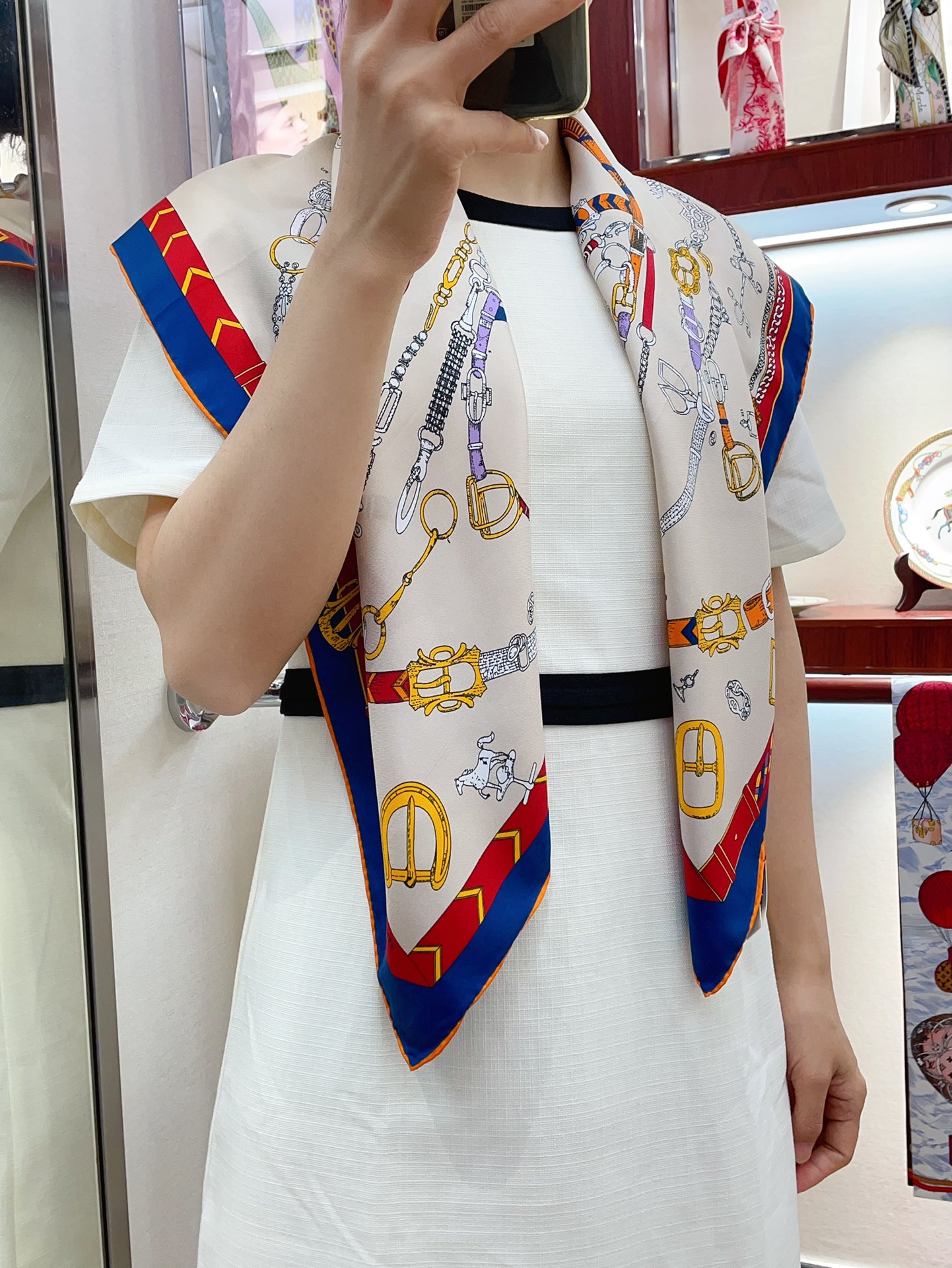 NO:172500,HERMES silk new style, I think it looks good if I buy it [Leaping Horse 90] Silk Square Scarf, Top-level craftsmanship and super value Hermes counter hits three-dimensional presentation pattern and pattern physical high grade special craftsmanship and high-end research and development stunningly come out Special cutting-edge process processing is loved by Bai Fumei. Whether it is quality, style, price, they scream, super high cost performance, absolutely worth buying top-level twill silk, size 90cm*90cm, high-end scarf, hermes, hermes, real silk19860909HERMES真丝新款 买了都说好看推荐【跃动的马儿90】真丝小方巾,顶级工艺超值爱马仕专柜爆款立体呈现图案纹路实物档次极高特殊工艺高端研发惊艳问世特殊尖端工艺处理受到白富美的喜欢 无论是品质 款式 价格都令大牌控的她们尖叫 超高性价比 绝对值得入手顶级斜纹真丝,尺寸90cm*90cm,高版本围巾,hermes,hermes,real silk,scarf