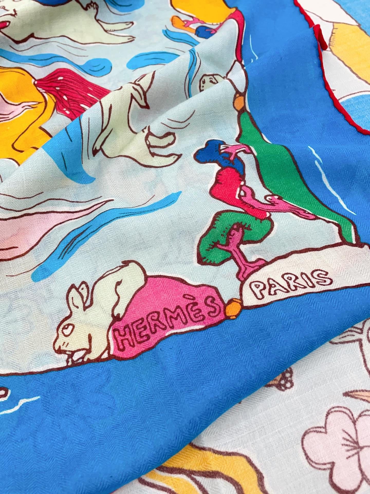 新款HERMES买了都说好看️推荐一千零一只兔子140羊绒方巾顶级工艺超值️爱马仕专柜爆款立体呈现图案纹
