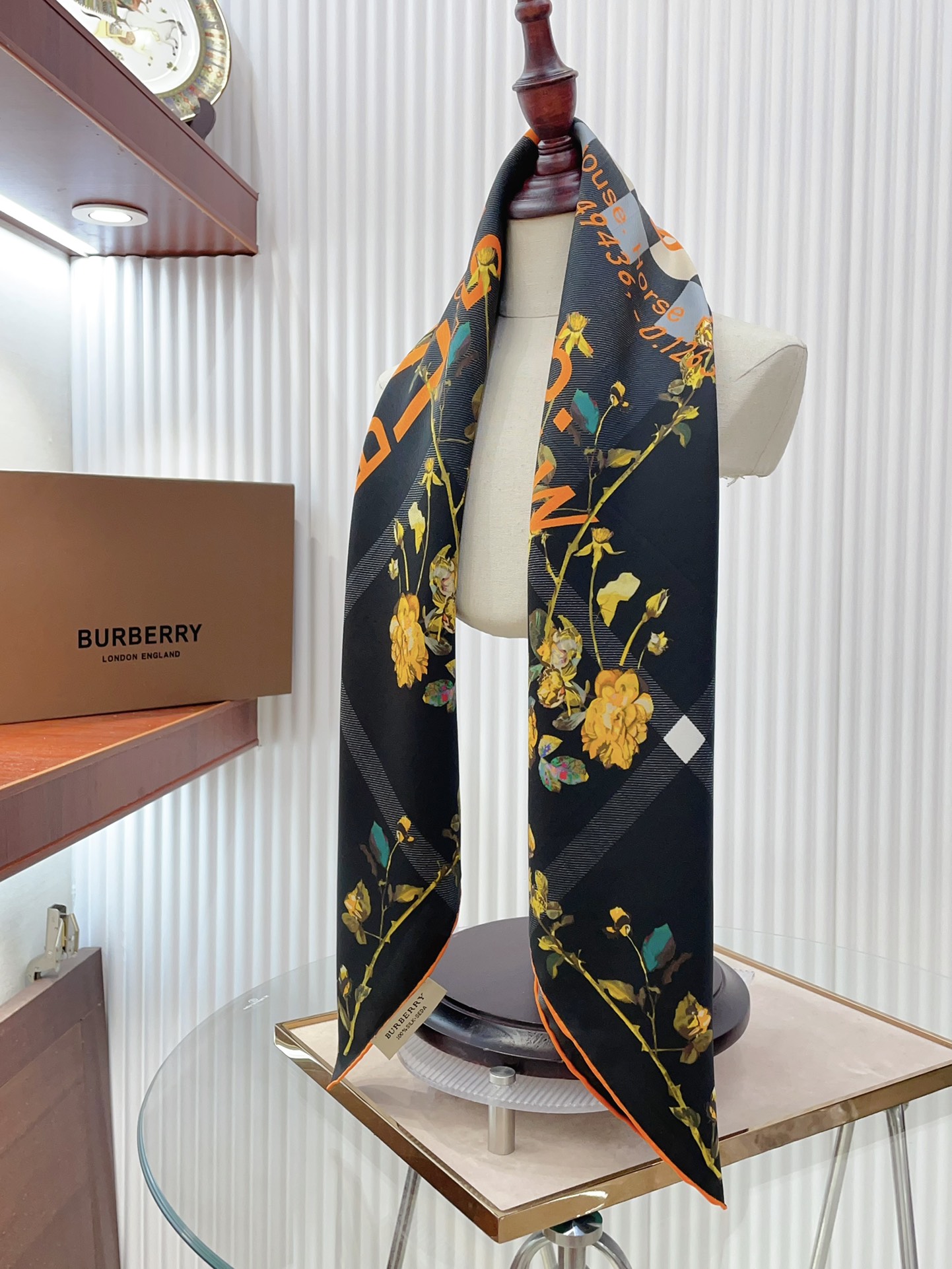 原单BURBERRYTB印花LOGO90cm真丝方巾超高性价比必入️女人尤物货极少四季都可以用整个丝巾给