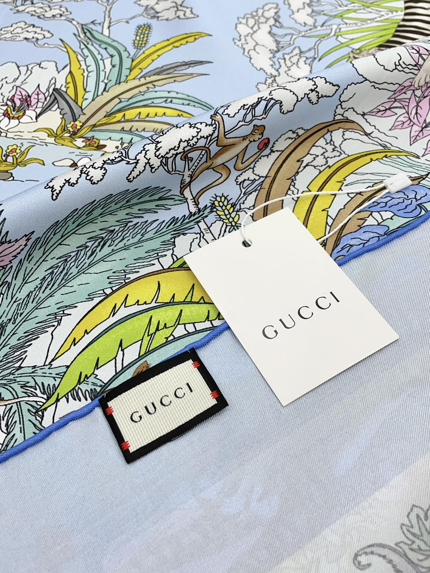 上新️Gucci以全新视角再度诠释了由VittorioAccornero在20世纪60年代末的典藏设计V