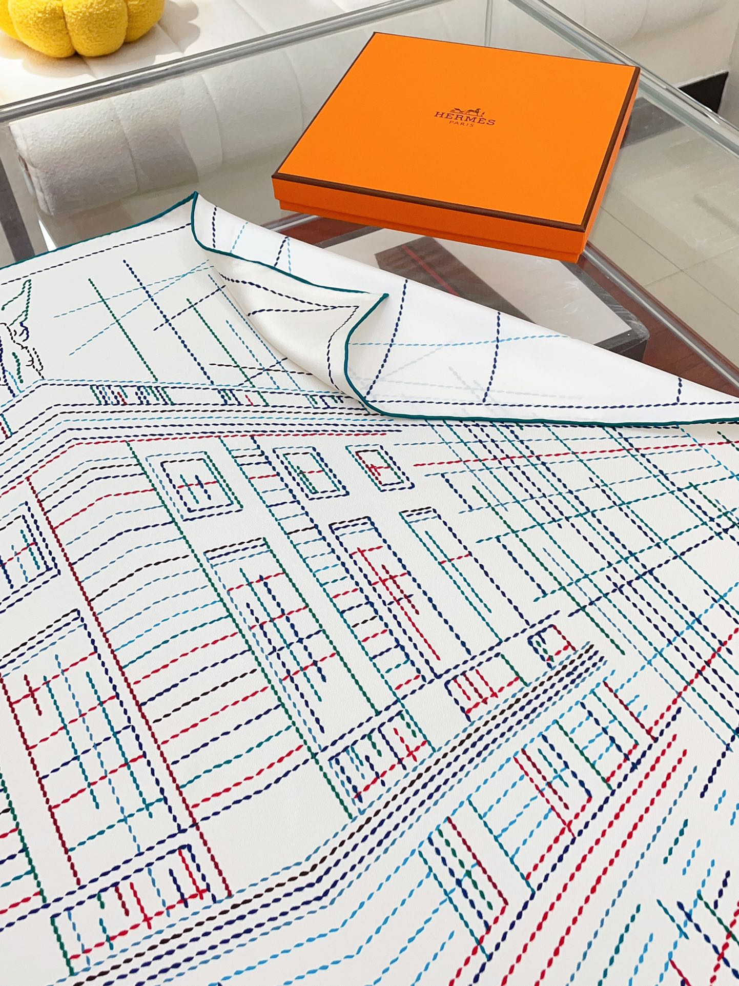 HERMES真丝新款买了都说好看️推荐马鞍针法90真丝小方巾顶级工艺超值️爱马仕专柜爆款立体呈现图案纹路