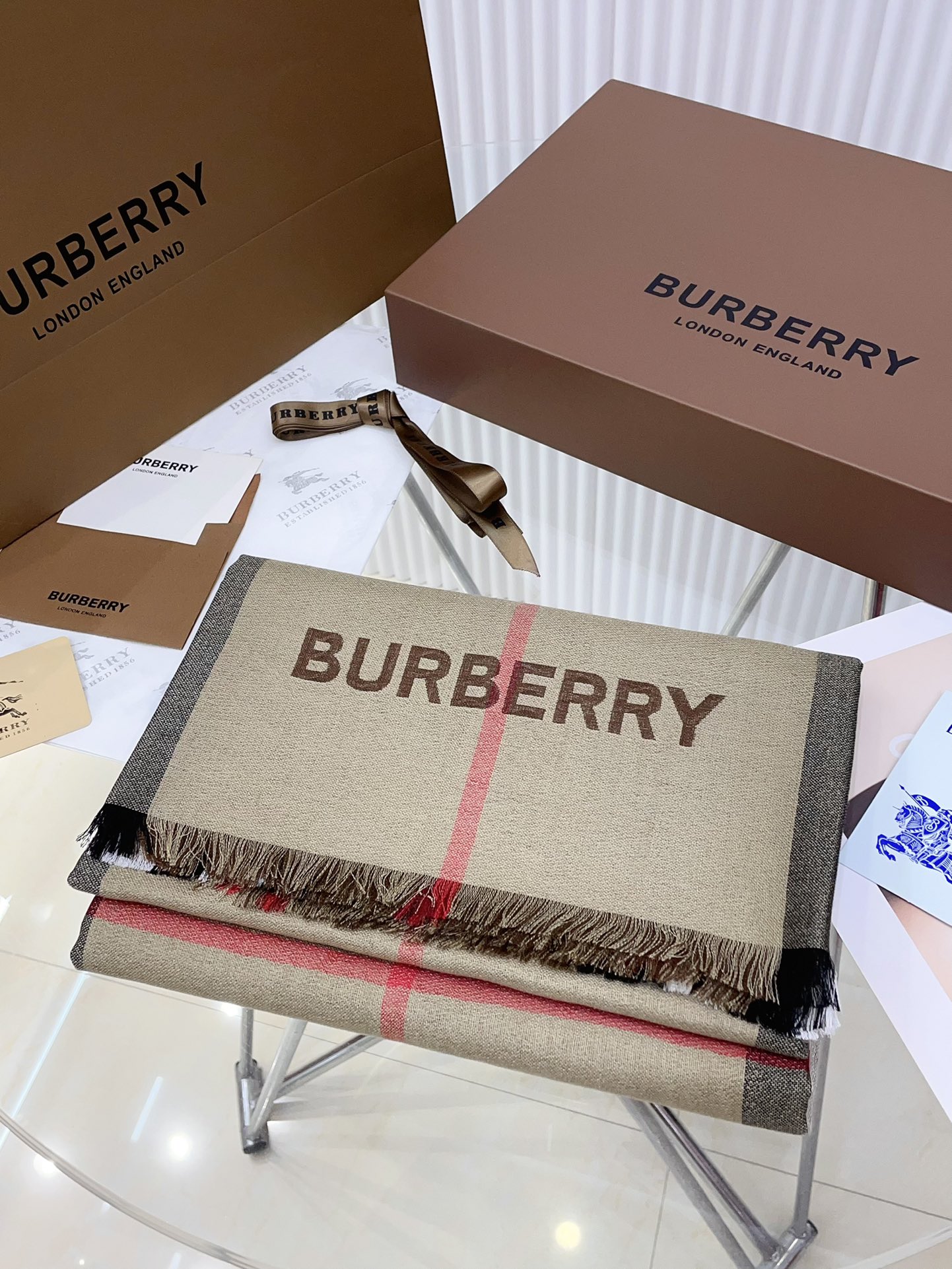 BURBERRY家经典格！2024年最值得入超值版老友闭眼入！一条围巾两条的快乐！！！经典格经典配色这个