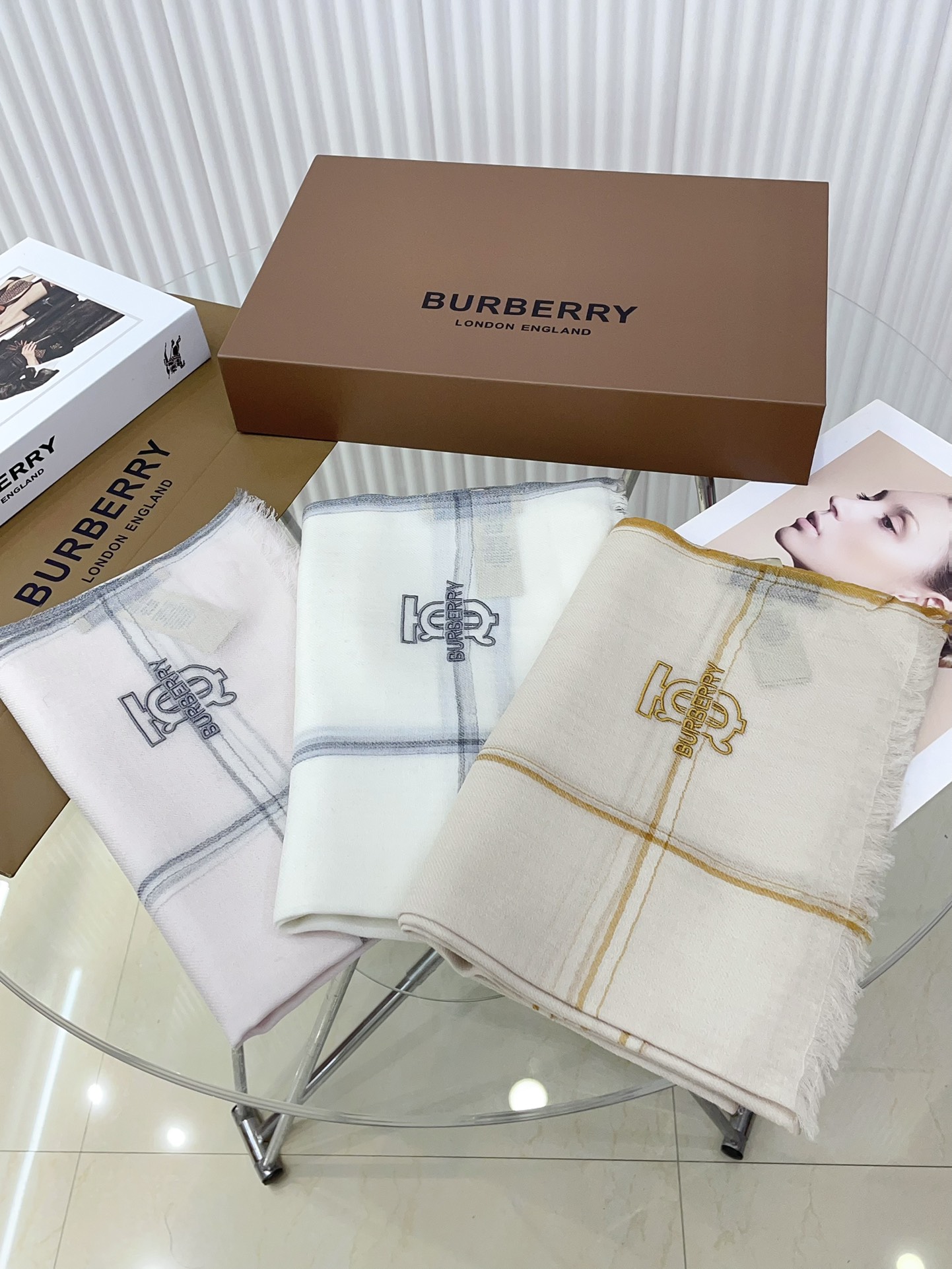 BURBERRY正装系列货专供旗舰店的viP顶级苏格兰进口山羊绒无比的高贵优雅知性的款式简洁大气的设计绝