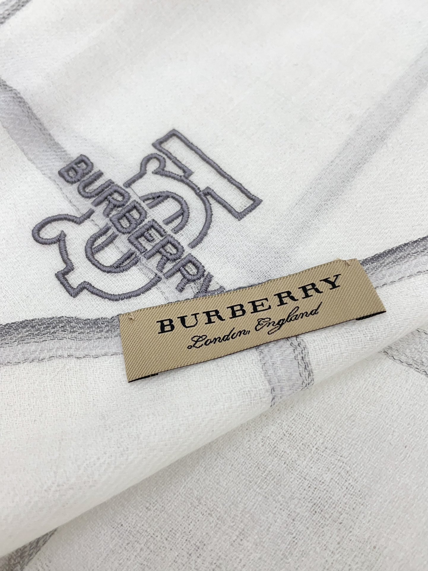 BURBERRY正装系列货专供旗舰店的viP顶级苏格兰进口山羊绒无比的高贵优雅知性的款式简洁大气的设计绝