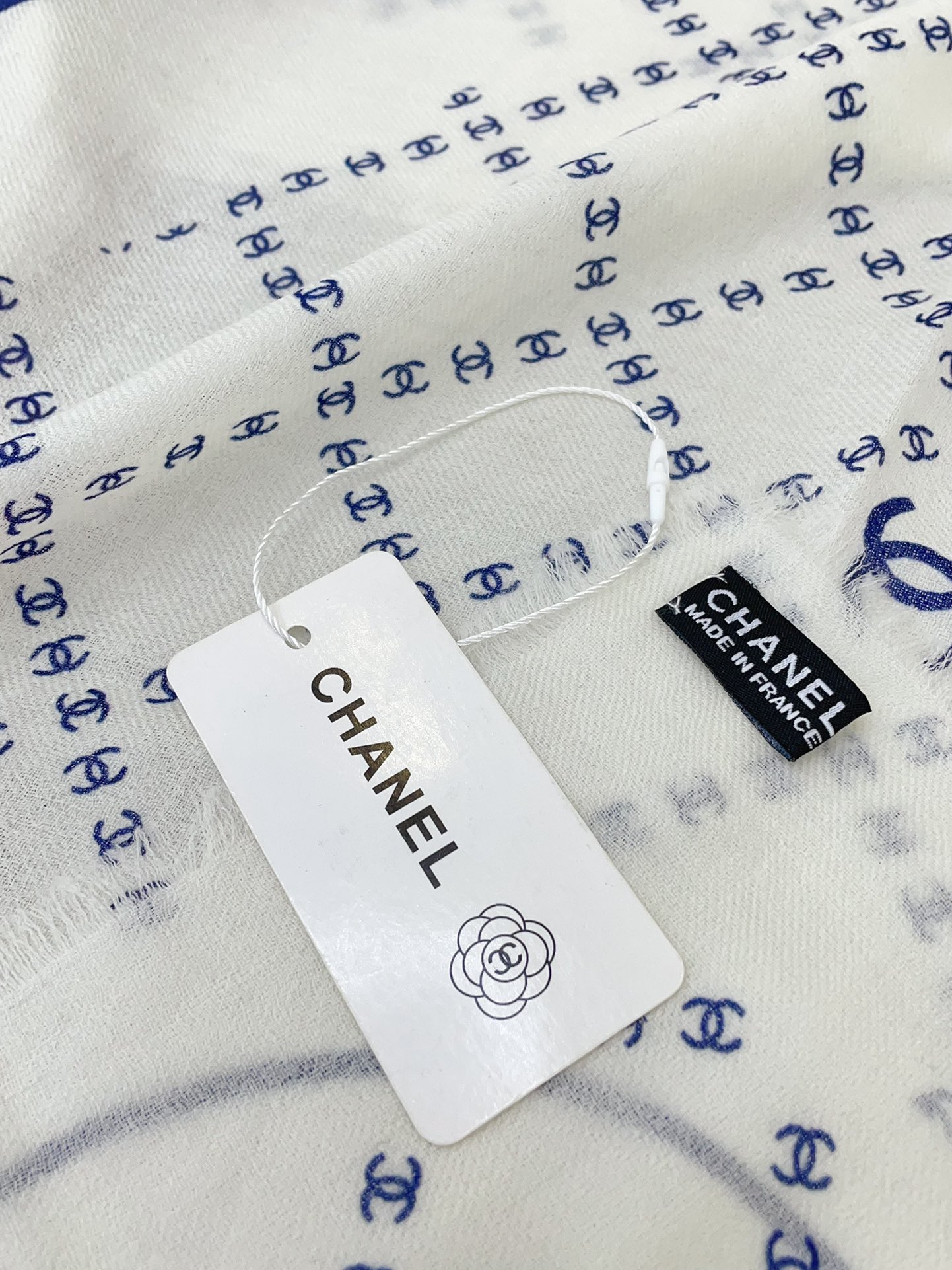 CHANEL系列专柜最新同步！本系列经过专柜品质染色首道工序清洗后直接加工保持了原生态的柔顺亮泽薄如蝉翼