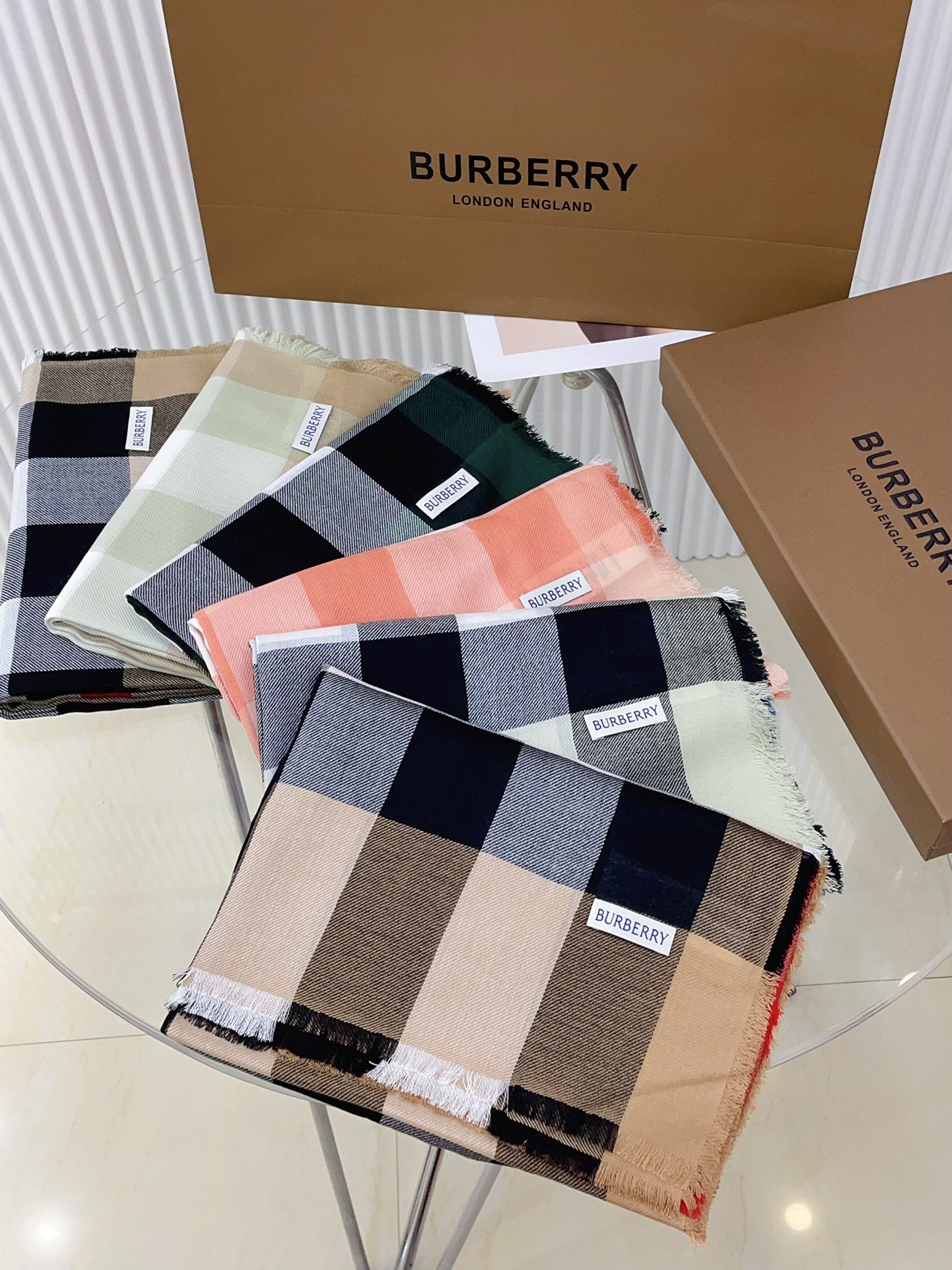 粉橘色️同步官网巴宝莉时尚的情怀日常时髦实用款Burberry新款真的无敌时髦百搭！！独有的格调这才是大