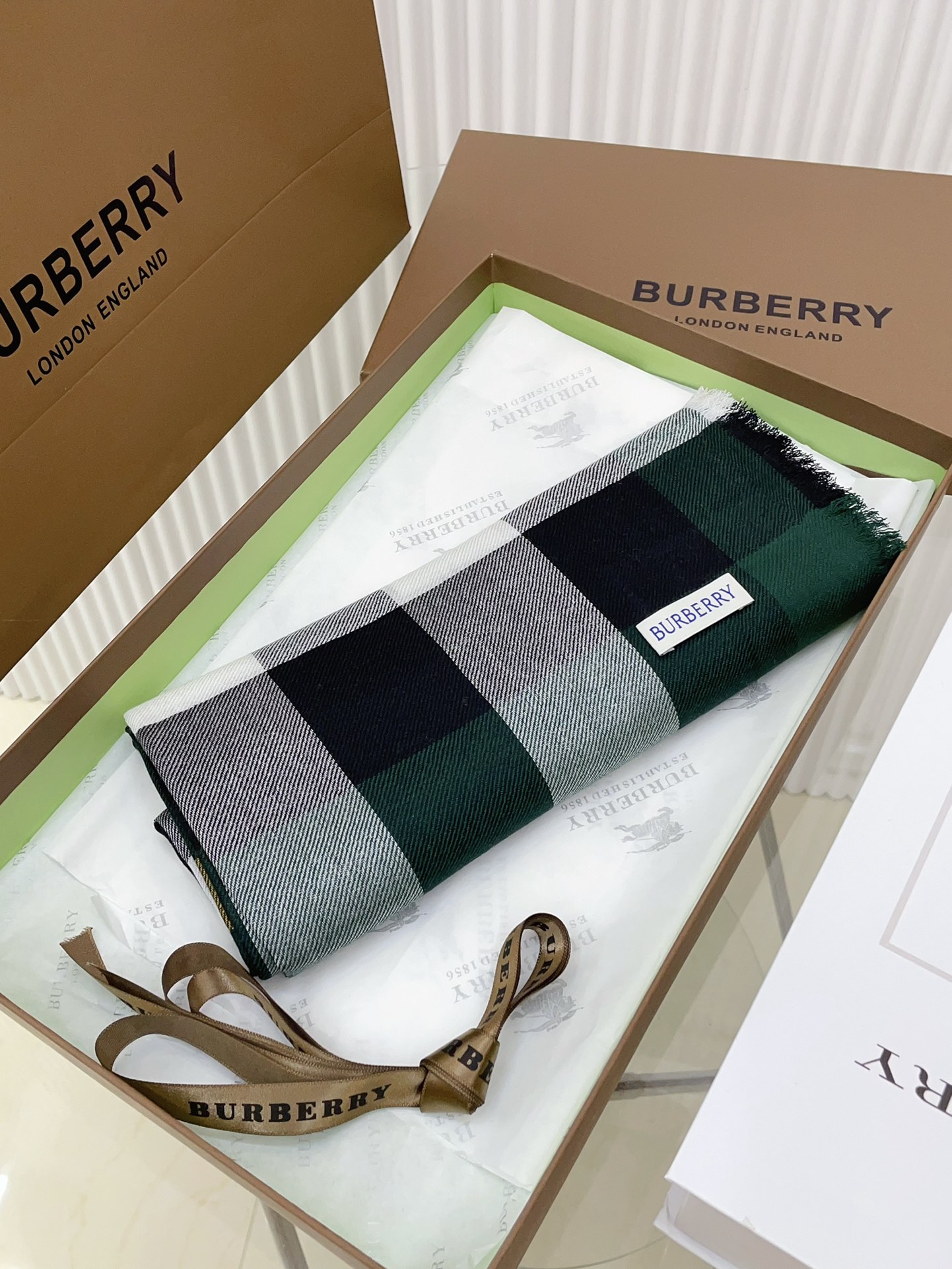 深绿色️同步官网巴宝莉时尚的情怀日常时髦实用款Burberry新款真的无敌时髦百搭！！独有的格调这才是大