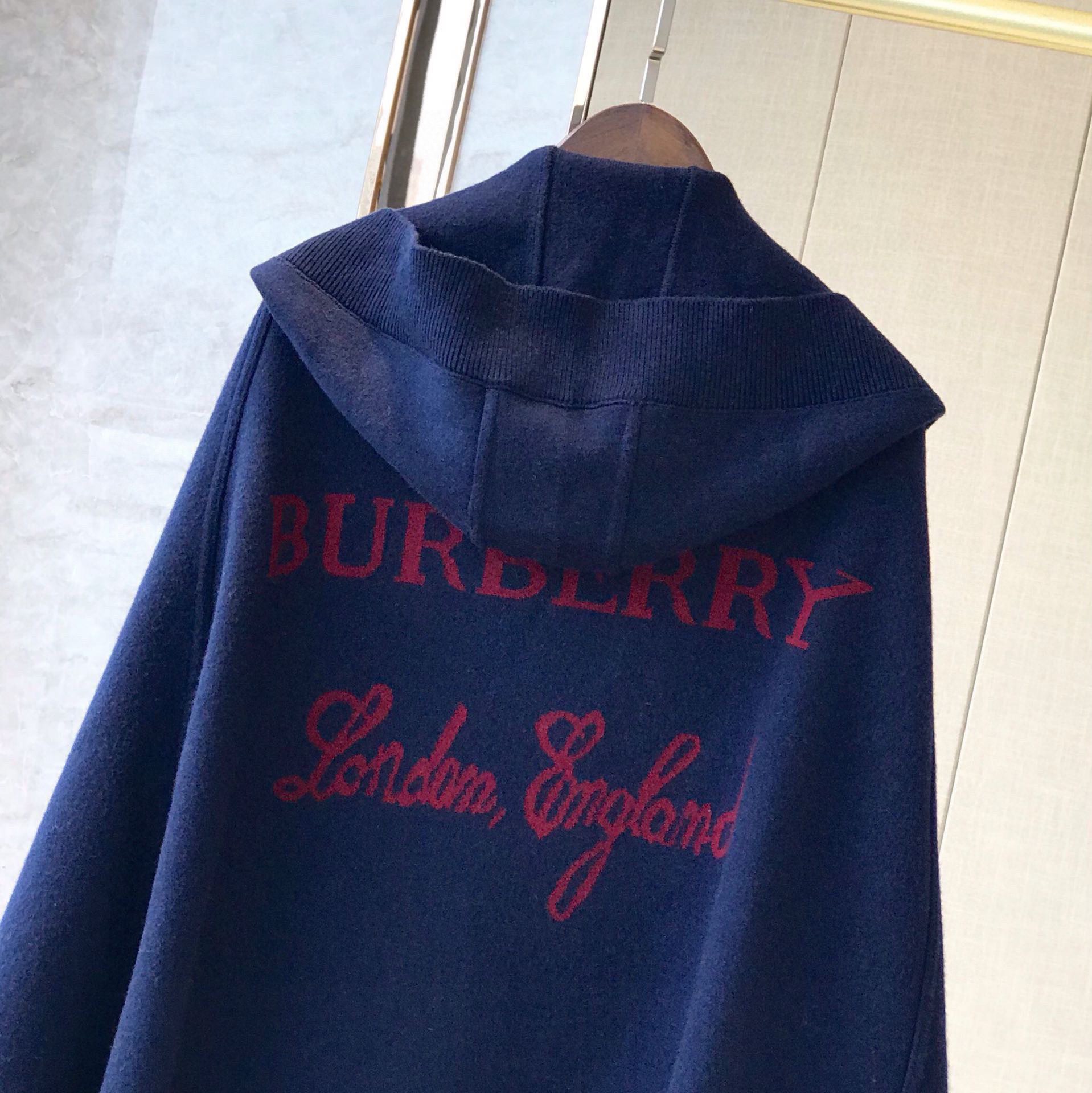 BURBERRY连帽斗篷绝对市面最牛的货真材实料的东西专柜16500一条这款既可以当连帽上衣又可以当斗篷