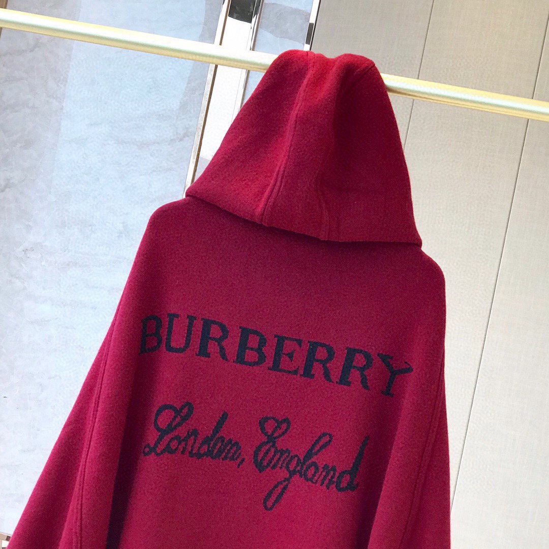 BURBERRY连帽斗篷绝对市面最牛的货真材实料的东西专柜16500一条这款既可以当连帽上衣又可以当斗篷