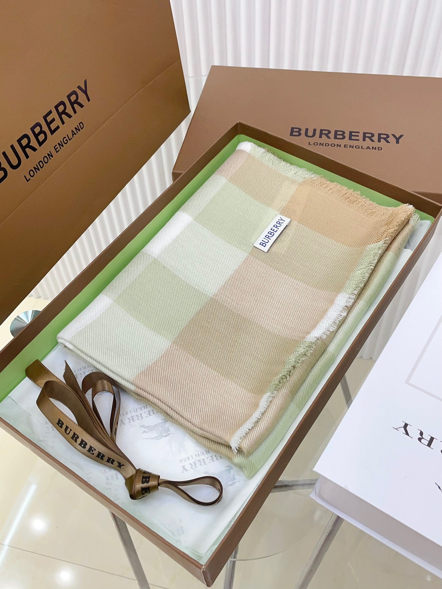 草绿色️同步官网巴宝莉时尚的情怀日常时髦实用款Burberry新款真的无敌时髦百搭！！独有的格调这才是大