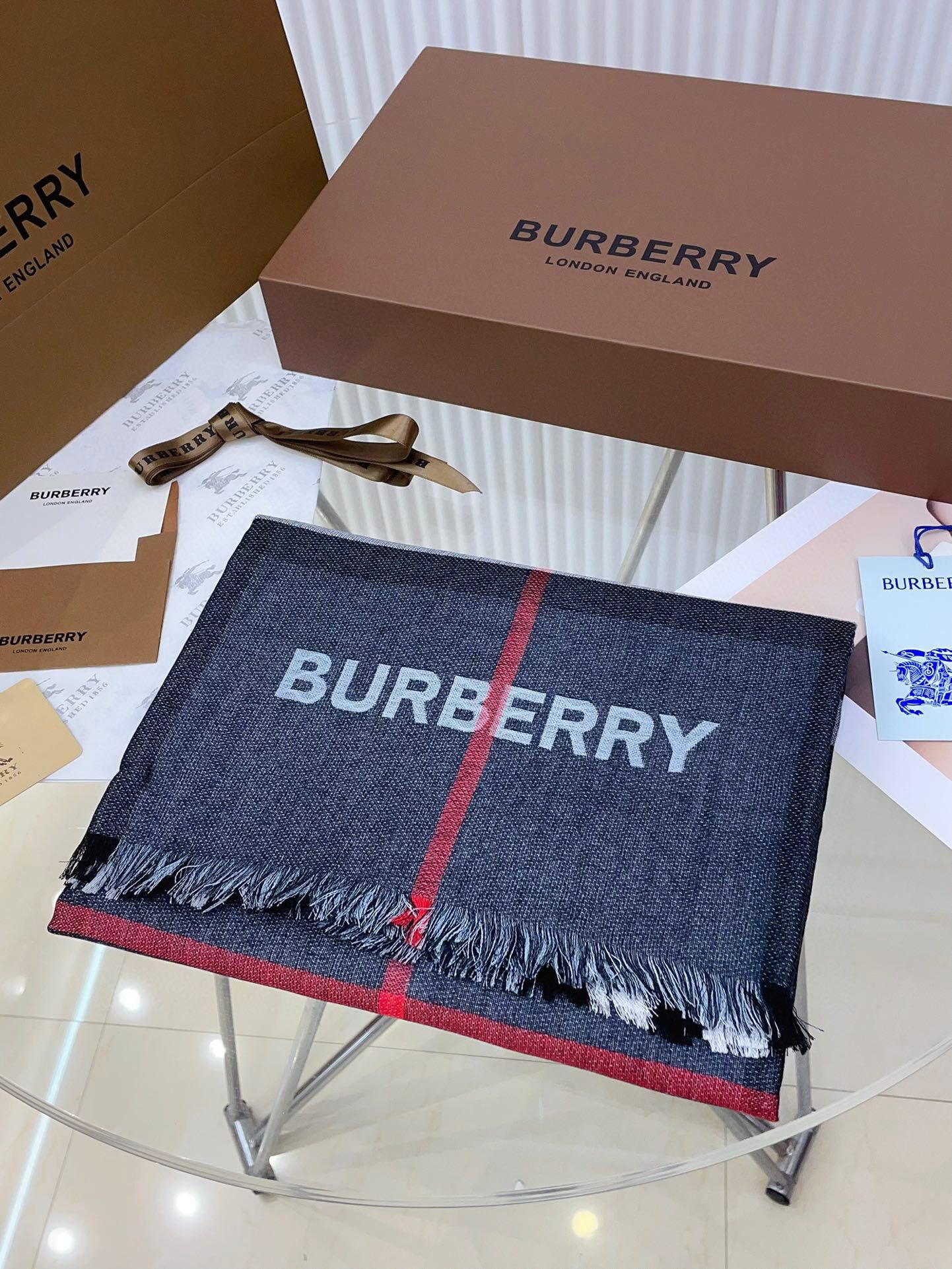 高品质BURBERRY家经典格！2024年最值得入超值版老友闭眼入！一条围巾两条的快乐！！！经典格经典配