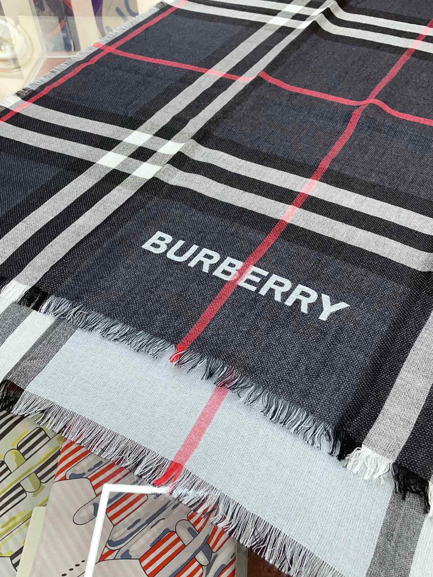 高品质BURBERRY家经典格！2024年最值得入超值版老友闭眼入！一条围巾两条的快乐！！！经典格经典配