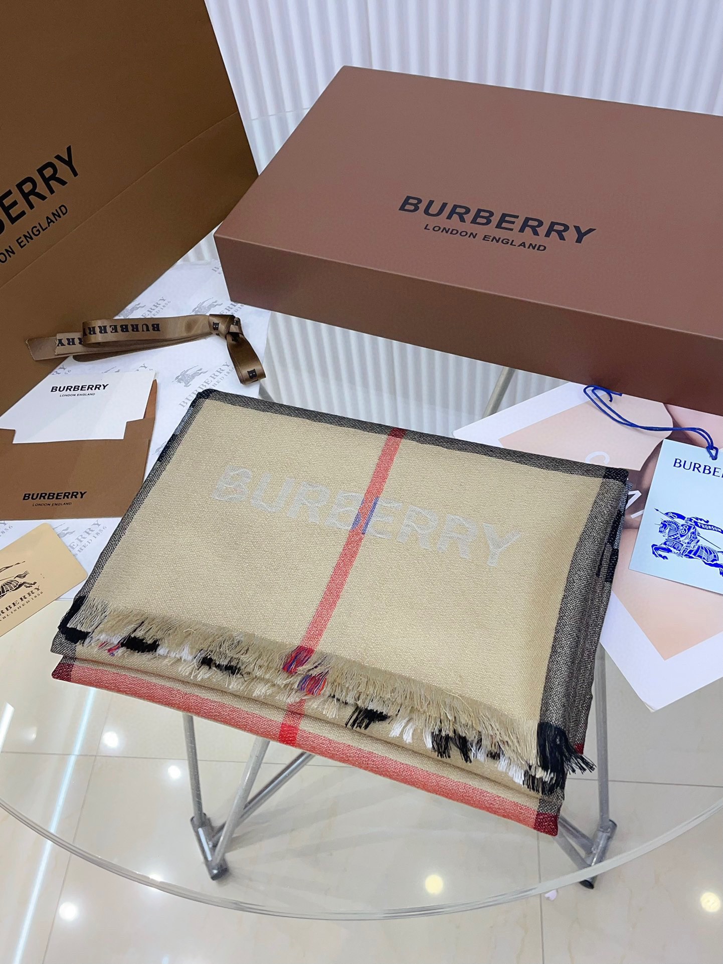 高品质BURBERRY家经典格！2024年最值得入超值版老友闭眼入！一条围巾两条的快乐！！！经典格经典配