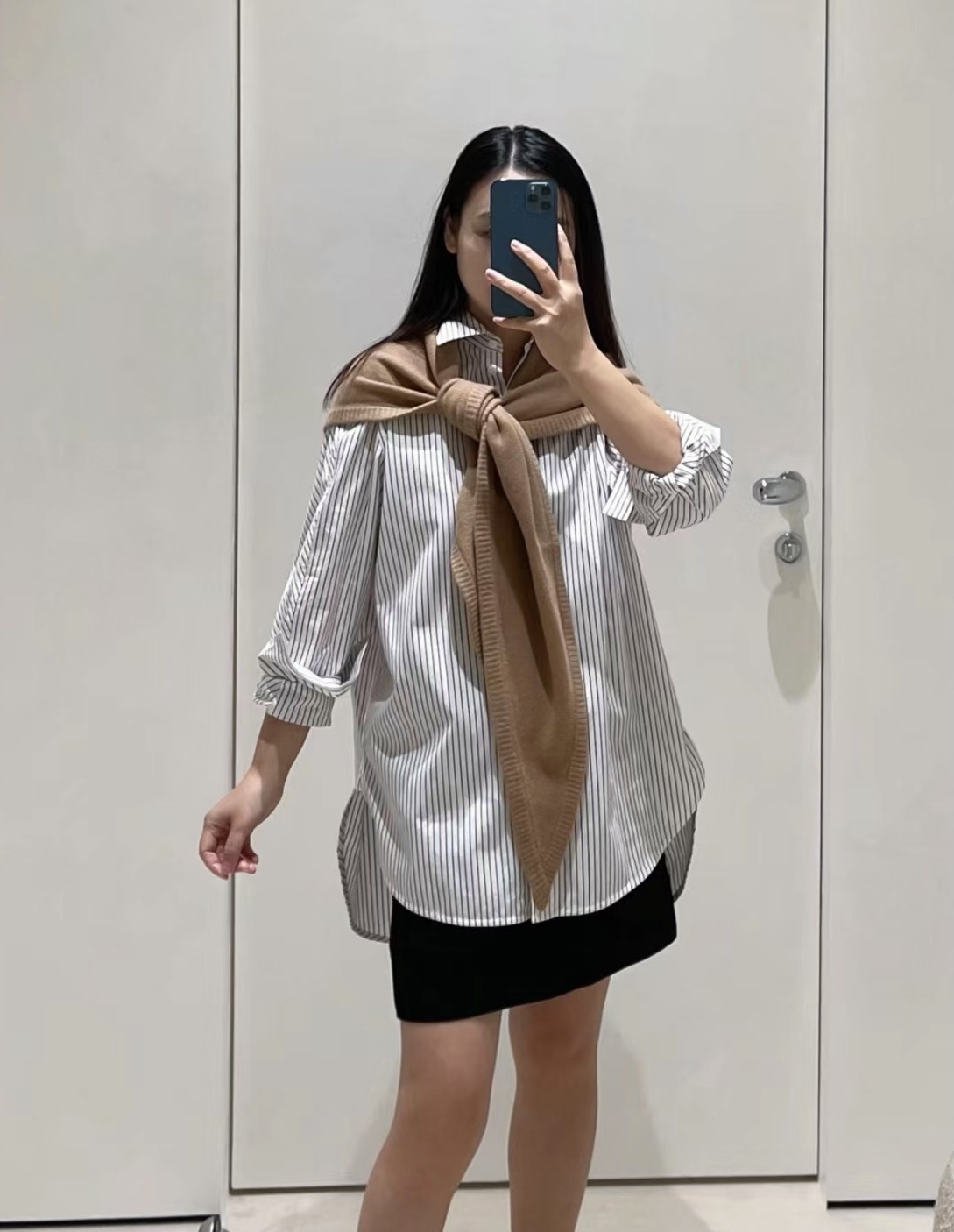 Toteme色纯质感舒适角三形巾围披肩了绝灵的魂搭配欧北众小TOT秋山冬羊绒角三计设披超肩大巾围秋冬灵穿