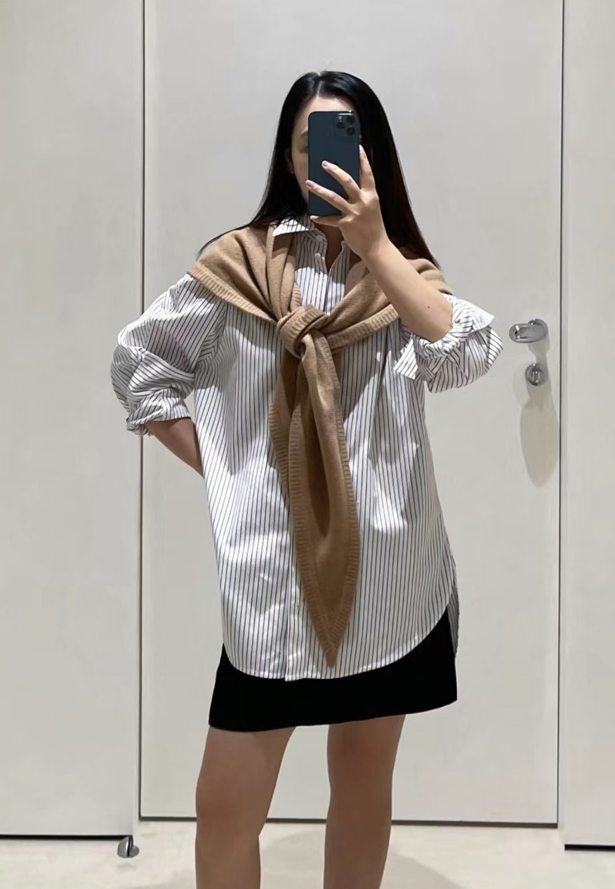 Toteme色纯质感舒适角三形巾围披肩了绝灵的魂搭配欧北众小TOT秋山冬羊绒角三计设披超肩大巾围秋冬灵穿
