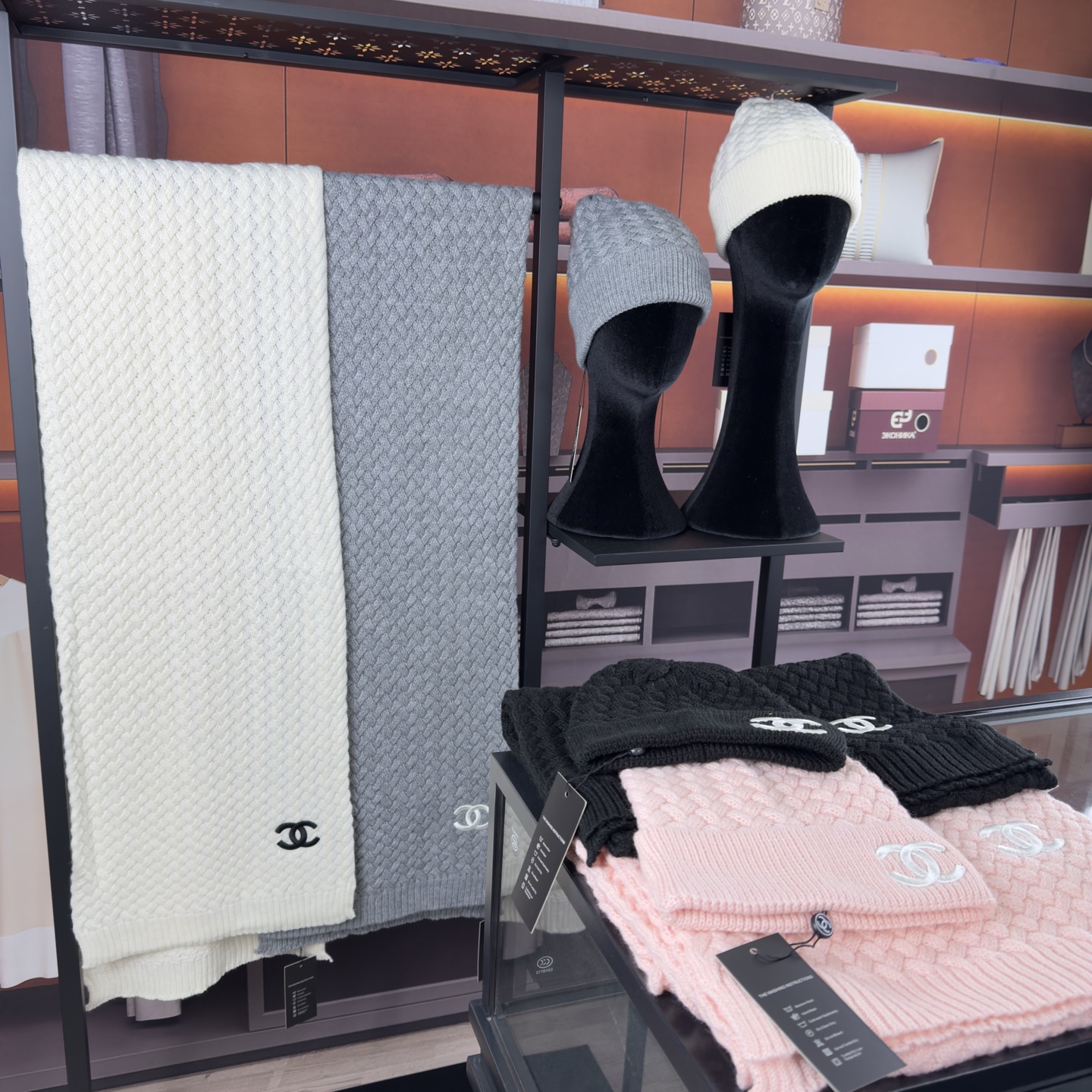 NO:365099,Chanel two-piece suit hat fisherman hat baseball hat knit hat, hat, chanel, espadrilles, hats香奈儿两件套 套装帽子渔夫帽棒球帽针织帽,帽子,chanel,espadrilles,hats,hat