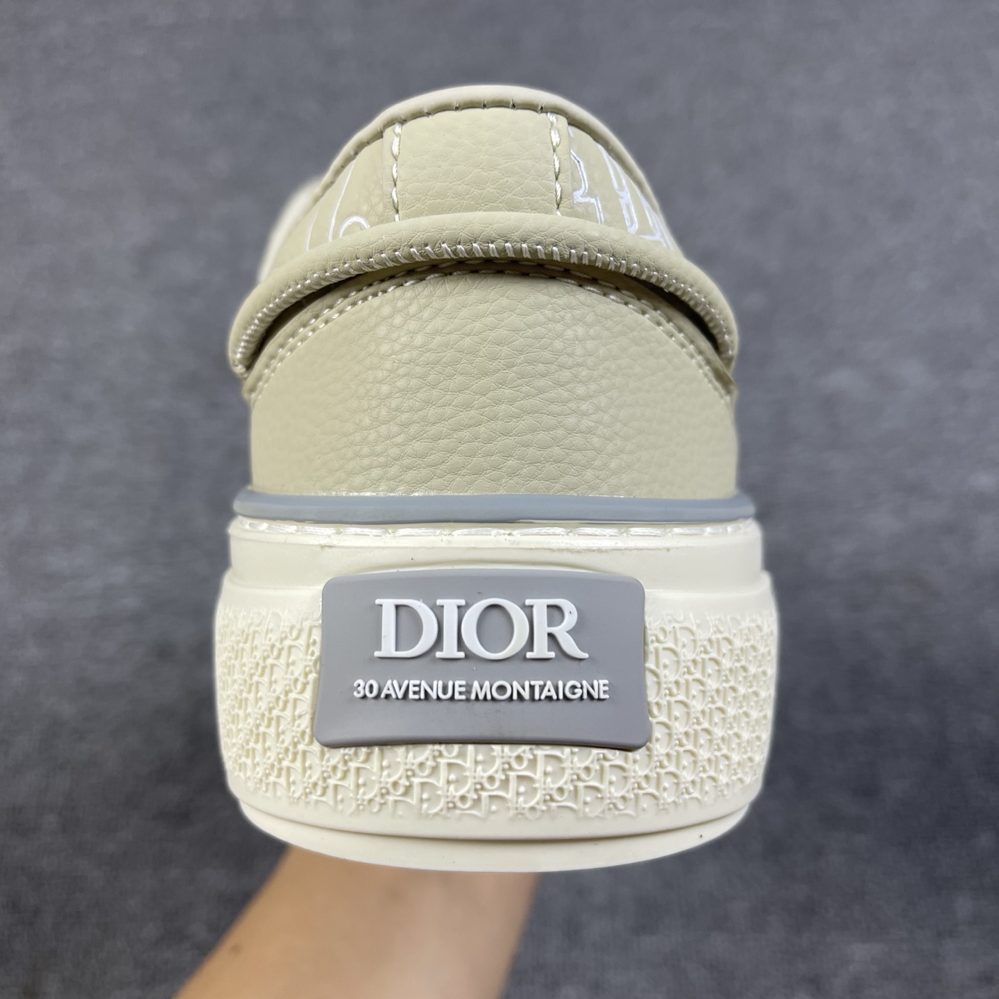 迪奥B33运动鞋 重新诠释经典的网球鞋时尚的廓形突显厚实感Dior 30Avenue Montaigne标志