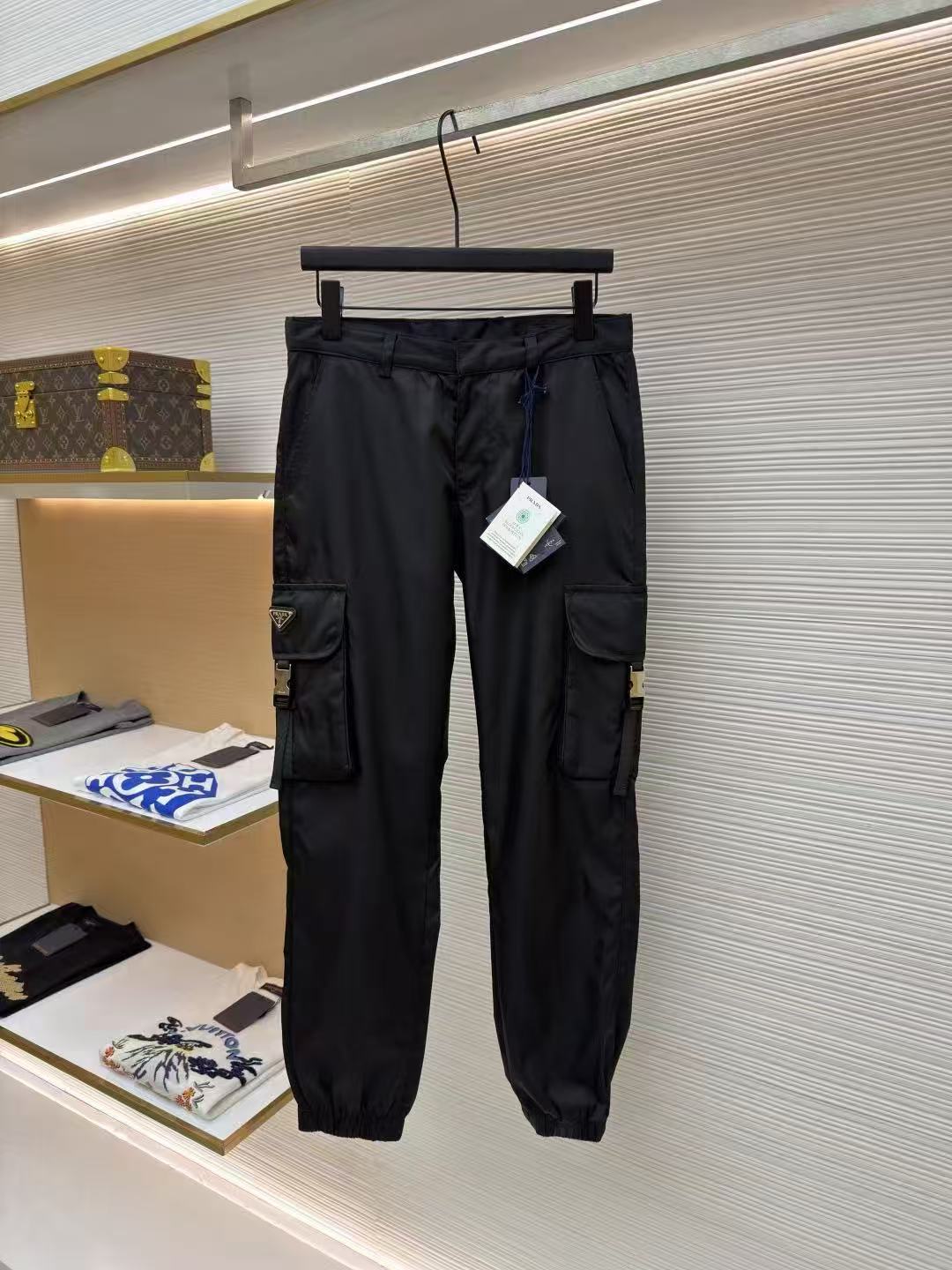 프라다 리나일론 카고 팬츠 23450