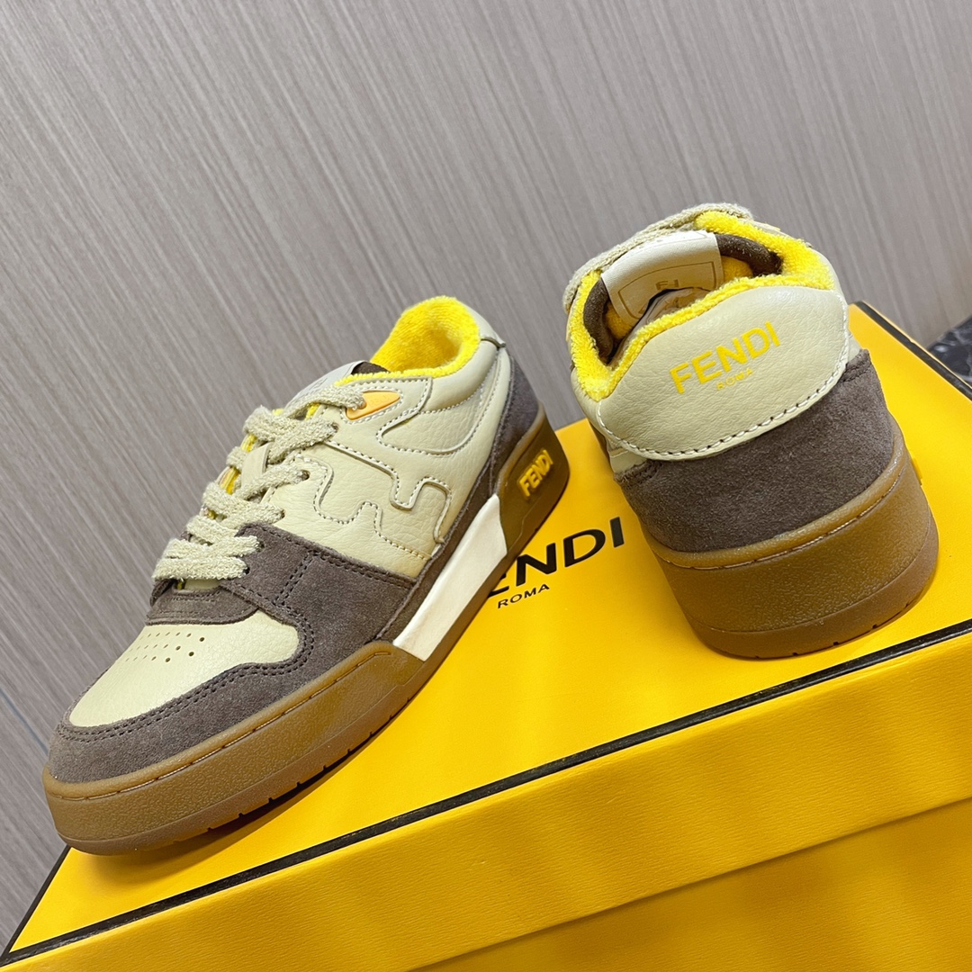 💰 380👍🔥Fendi芬迪~~全系列升级版本，新配色陆续更新中❗️
fendi match篮球运动鞋，FF最新元素注入复古的设计，超经典百搭系列……
鞋面采用牛皮和牛猄拼接组合，侧面凸起的双F logo，内里采用毛巾布里，TPU组合双色大底
女款35—40 / 男款39—45 正码  