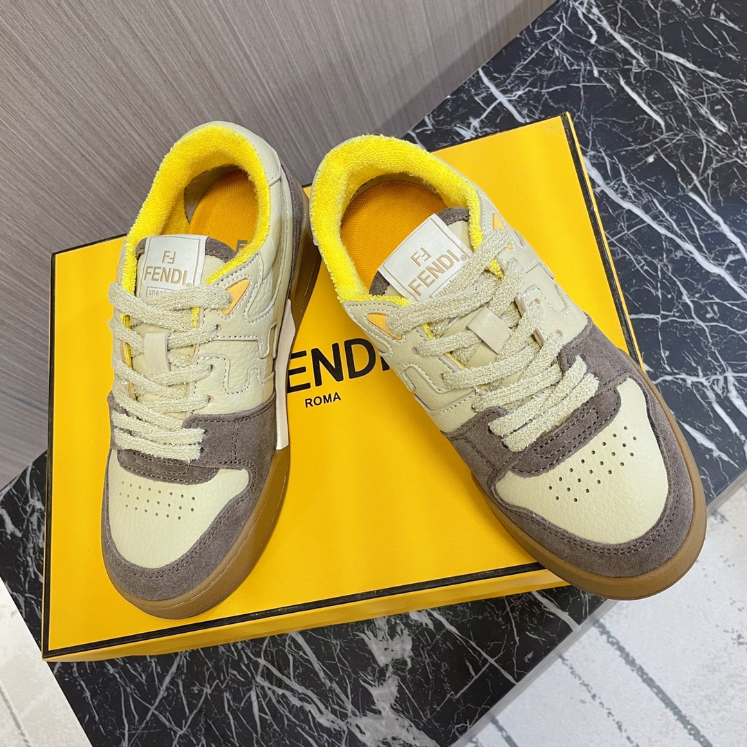 💰 380👍🔥Fendi芬迪~~全系列升级版本，新配色陆续更新中❗️
fendi match篮球运动鞋，FF最新元素注入复古的设计，超经典百搭系列……
鞋面采用牛皮和牛猄拼接组合，侧面凸起的双F logo，内里采用毛巾布里，TPU组合双色大底
女款35—40 / 男款39—45 正码  