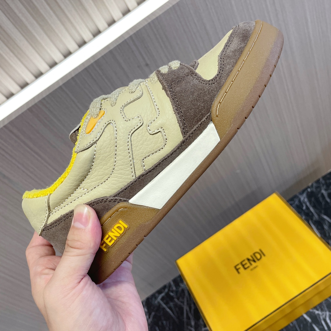 💰 380👍🔥Fendi芬迪~~全系列升级版本，新配色陆续更新中❗️
fendi match篮球运动鞋，FF最新元素注入复古的设计，超经典百搭系列……
鞋面采用牛皮和牛猄拼接组合，侧面凸起的双F logo，内里采用毛巾布里，TPU组合双色大底
女款35—40 / 男款39—45 正码  