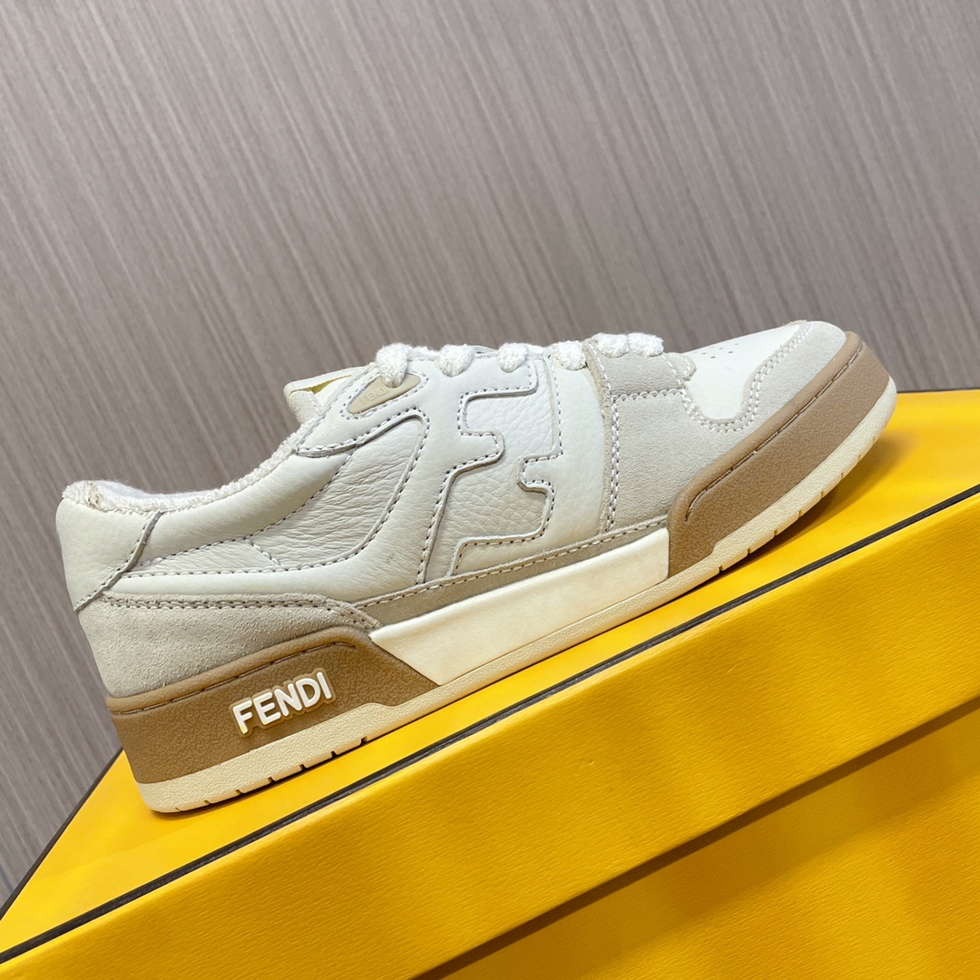 💰 380👍🔥Fendi芬迪~~全系列升级版本，新配色陆续更新中❗️
fendi match篮球运动鞋，FF最新元素注入复古的设计，超经典百搭系列……
鞋面采用牛皮和牛猄拼接组合，侧面凸起的双F logo，内里采用毛巾布里，TPU组合双色大底
女款35—40 / 男款39—45 正码  