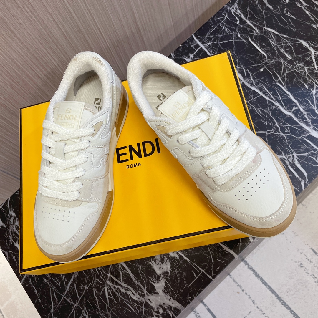 💰 380👍🔥Fendi芬迪~~全系列升级版本，新配色陆续更新中❗️
fendi match篮球运动鞋，FF最新元素注入复古的设计，超经典百搭系列……
鞋面采用牛皮和牛猄拼接组合，侧面凸起的双F logo，内里采用毛巾布里，TPU组合双色大底
女款35—40 / 男款39—45 正码  