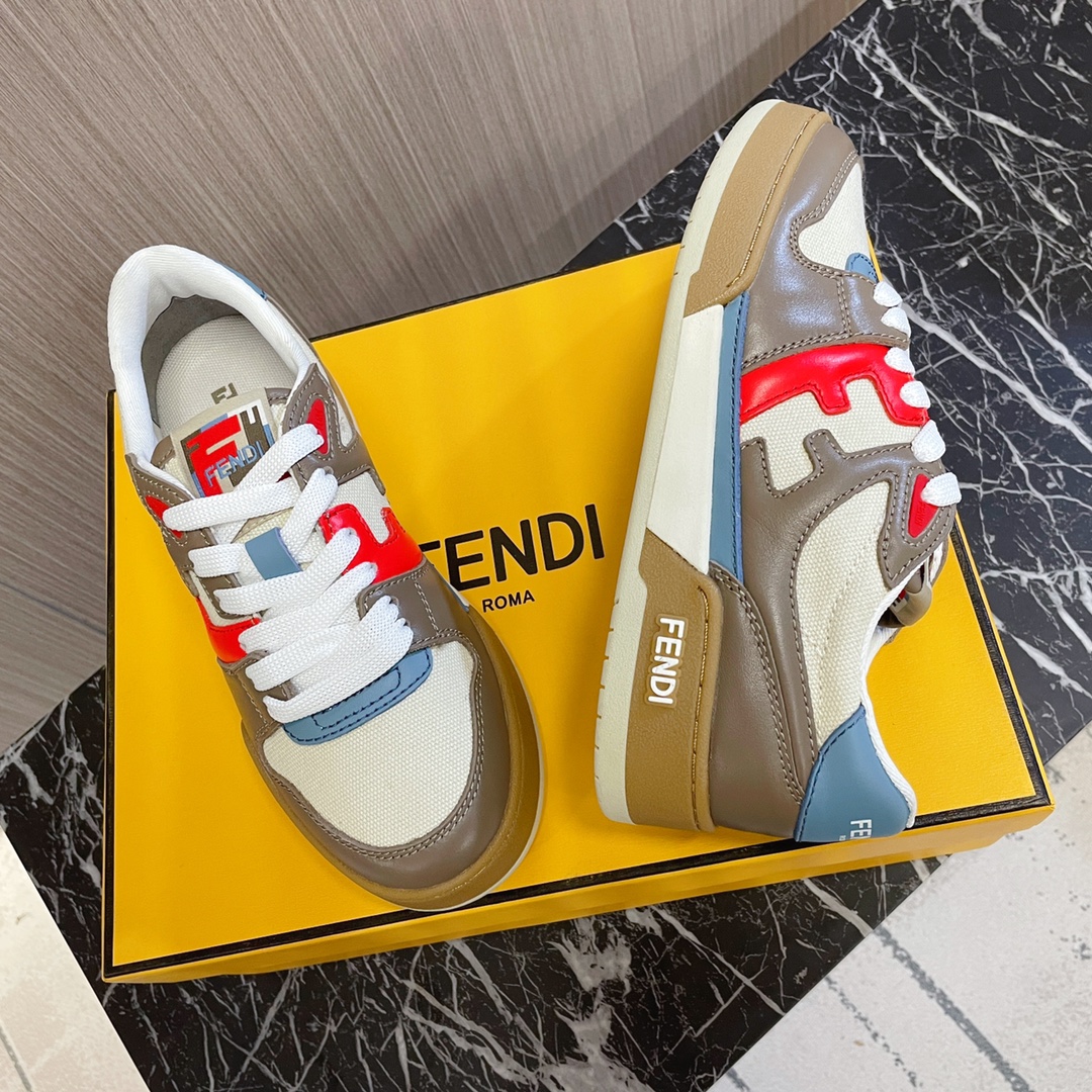 💰 380🔥👍Fendi芬迪~~全系列升级版本，新配色陆续更新中❗️
fendi match篮球运动鞋，FF最新元素注入复古的设计，超经典百搭系列……
鞋面采用牛皮和牛猄拼接组合，侧面凸起的双F logo，内里采用毛巾布里，TPU组合双色大底
女款35—40 / 男款39—45 正码 