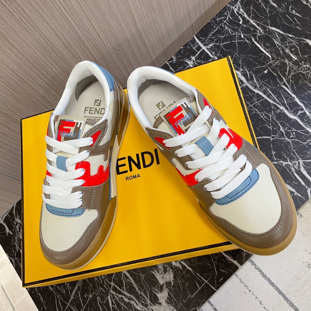 💰 380🔥👍Fendi芬迪~~全系列升级版本，新配色陆续更新中❗️
fendi match篮球运动鞋，FF最新元素注入复古的设计，超经典百搭系列……
鞋面采用牛皮和牛猄拼接组合，侧面凸起的双F logo，内里采用毛巾布里，TPU组合双色大底
女款35—40 / 男款39—45 正码 