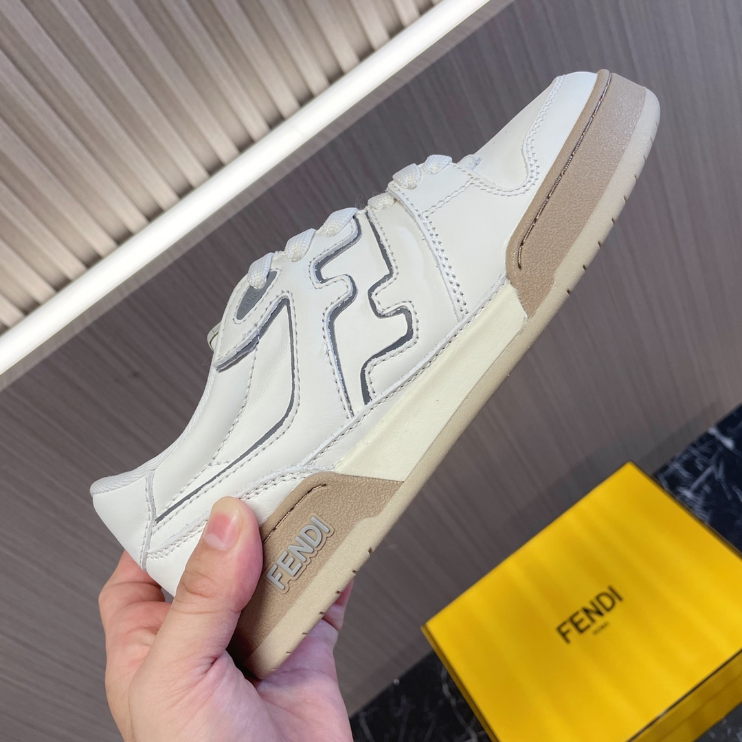 💰 380👍🔥Fendi芬迪~~全系列升级版本，新配色陆续更新中❗️
fendi match篮球运动鞋，FF最新元素注入复古的设计，超经典百搭系列……
鞋面采用牛皮和牛猄拼接组合，侧面凸起的双F logo，内里采用毛巾布里，TPU组合双色大底
女款35—40 / 男款39—45 正码  