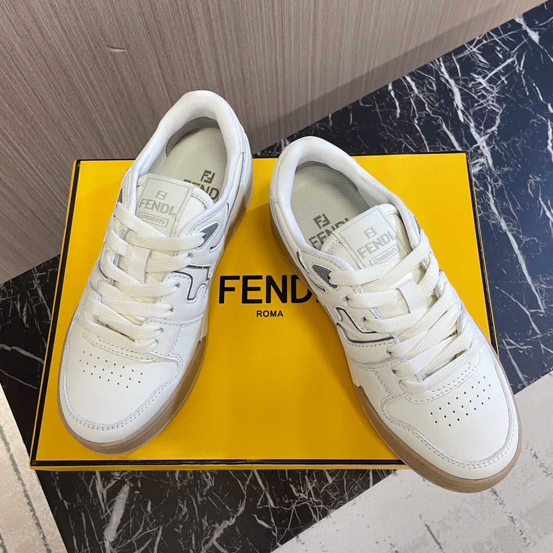 💰 380👍🔥Fendi芬迪~~全系列升级版本，新配色陆续更新中❗️
fendi match篮球运动鞋，FF最新元素注入复古的设计，超经典百搭系列……
鞋面采用牛皮和牛猄拼接组合，侧面凸起的双F logo，内里采用毛巾布里，TPU组合双色大底
女款35—40 / 男款39—45 正码  