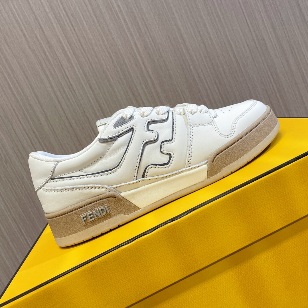 💰 380👍🔥Fendi芬迪~~全系列升级版本，新配色陆续更新中❗️
fendi match篮球运动鞋，FF最新元素注入复古的设计，超经典百搭系列……
鞋面采用牛皮和牛猄拼接组合，侧面凸起的双F logo，内里采用毛巾布里，TPU组合双色大底
女款35—40 / 男款39—45 正码  