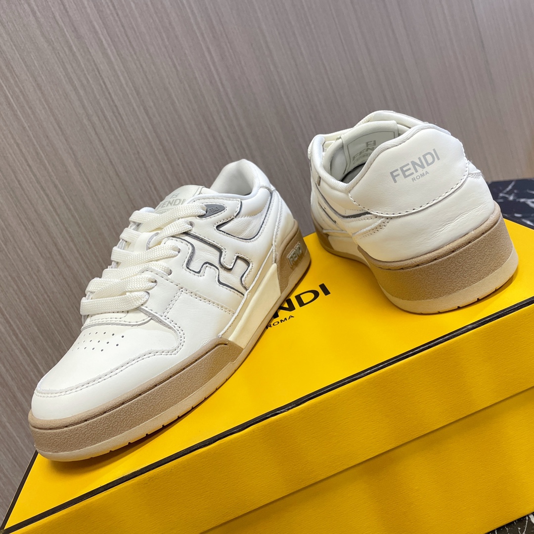 💰 380👍🔥Fendi芬迪~~全系列升级版本，新配色陆续更新中❗️
fendi match篮球运动鞋，FF最新元素注入复古的设计，超经典百搭系列……
鞋面采用牛皮和牛猄拼接组合，侧面凸起的双F logo，内里采用毛巾布里，TPU组合双色大底
女款35—40 / 男款39—45 正码  
