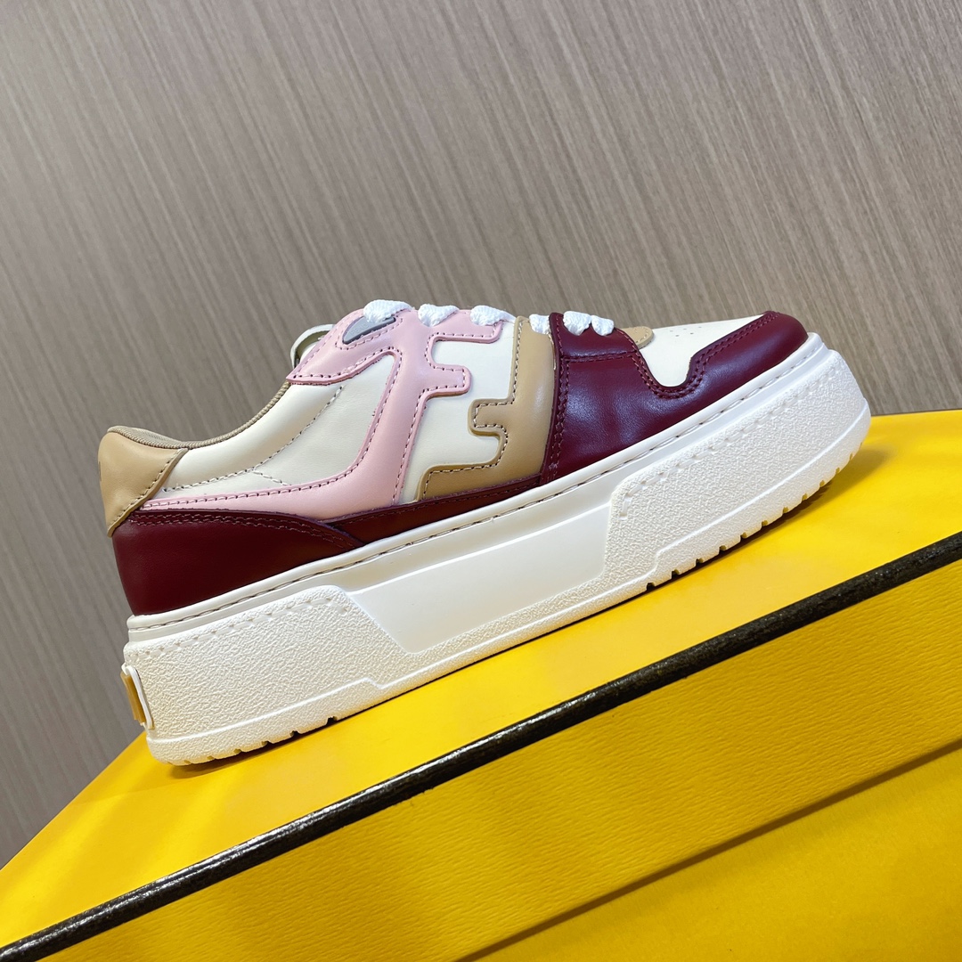 💰 400👍🔥Fendi Match——厚底鞋；饼干鞋；运动鞋；篮球鞋……
fendi match厚底运动球鞋，FF最新元素注入复古的设计，超经典百搭系列……
鞋面采用牛皮和牛猄拼接组合，侧面凸起的双F logo，内里采用毛巾布里，5cm增高PU发泡大底……
女款35—40 / 男款39—45 正码 