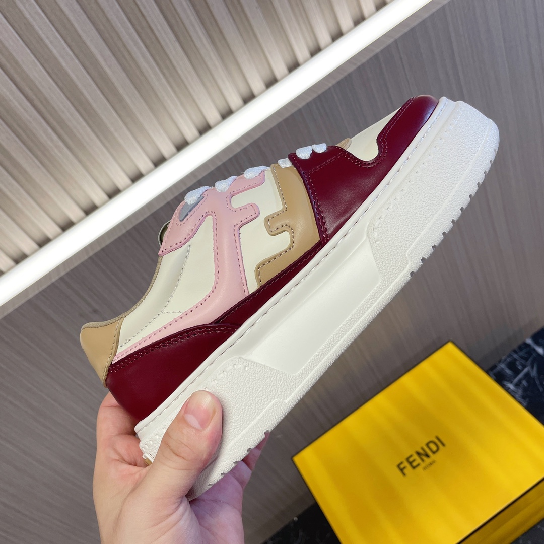 💰 400👍🔥Fendi Match——厚底鞋；饼干鞋；运动鞋；篮球鞋……
fendi match厚底运动球鞋，FF最新元素注入复古的设计，超经典百搭系列……
鞋面采用牛皮和牛猄拼接组合，侧面凸起的双F logo，内里采用毛巾布里，5cm增高PU发泡大底……
女款35—40 / 男款39—45 正码 