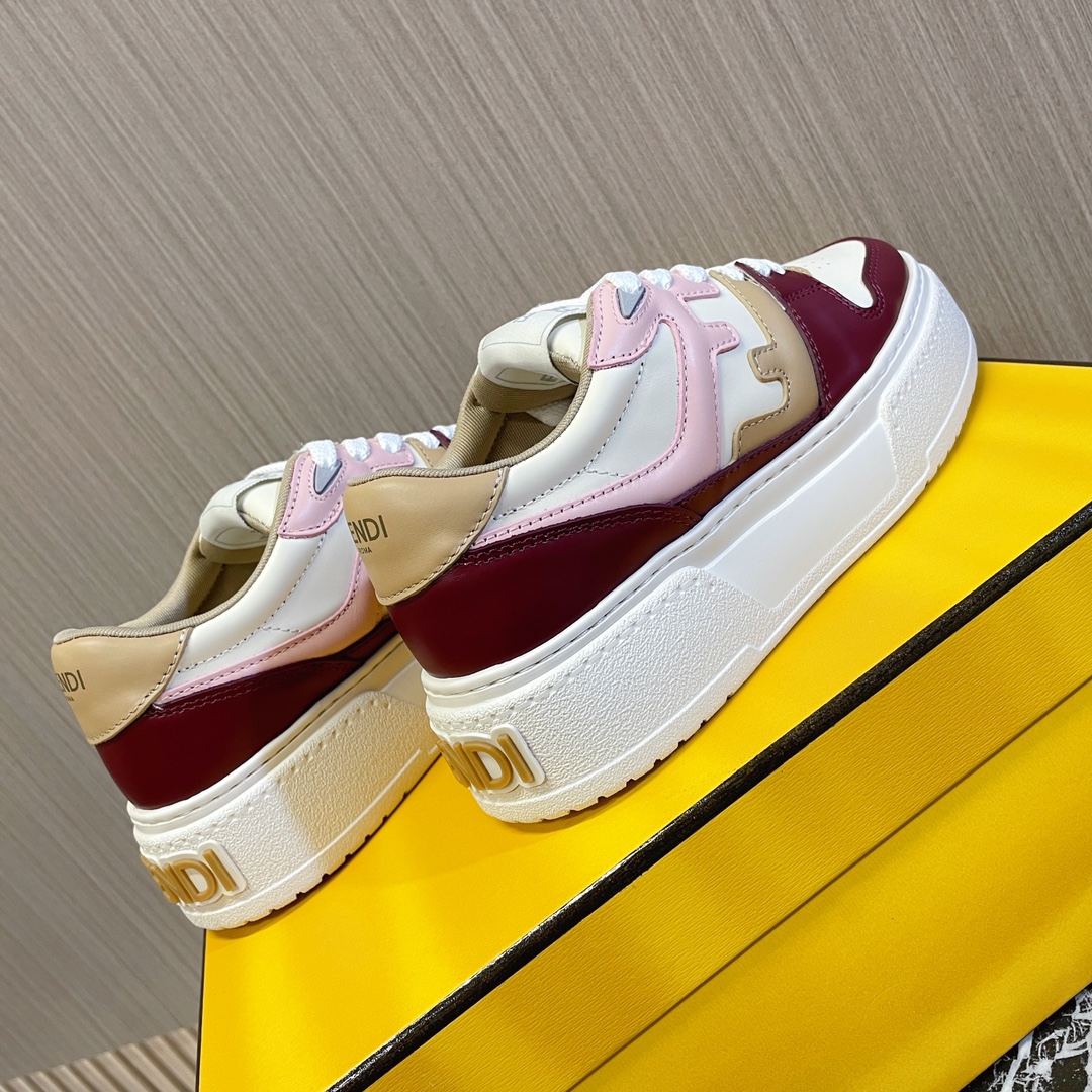 💰 400👍🔥Fendi Match——厚底鞋；饼干鞋；运动鞋；篮球鞋……
fendi match厚底运动球鞋，FF最新元素注入复古的设计，超经典百搭系列……
鞋面采用牛皮和牛猄拼接组合，侧面凸起的双F logo，内里采用毛巾布里，5cm增高PU发泡大底……
女款35—40 / 男款39—45 正码 