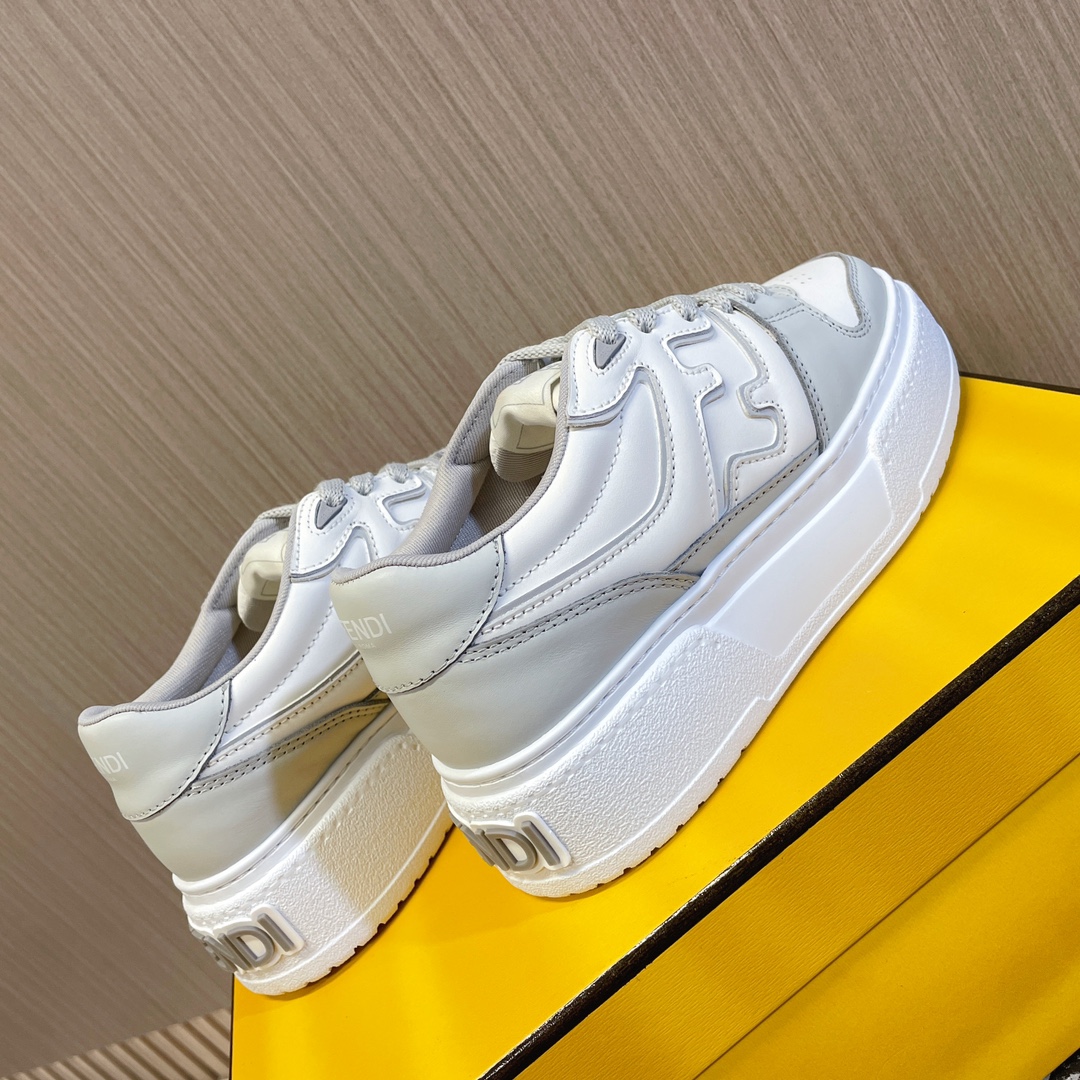 💰 400👍🔥Fendi Match——厚底鞋；饼干鞋；运动鞋；篮球鞋……
fendi match厚底运动球鞋，FF最新元素注入复古的设计，超经典百搭系列……
鞋面采用牛皮和牛猄拼接组合，侧面凸起的双F logo，内里采用毛巾布里，5cm增高PU发泡大底……
女款35—40 / 男款39—45 正码  