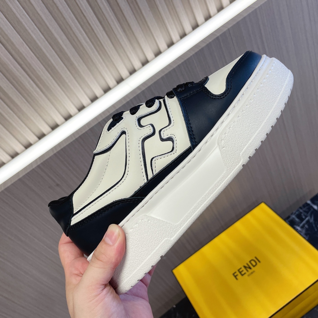💰 400👍🔥Fendi Match——厚底鞋；饼干鞋；运动鞋；篮球鞋……
fendi match厚底运动球鞋，FF最新元素注入复古的设计，超经典百搭系列……
鞋面采用牛皮和牛猄拼接组合，侧面凸起的双F logo，内里采用毛巾布里，5cm增高PU发泡大底……
女款35—40 / 男款39—45 正码  