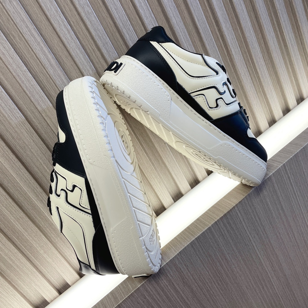 💰 400👍🔥Fendi Match——厚底鞋；饼干鞋；运动鞋；篮球鞋……
fendi match厚底运动球鞋，FF最新元素注入复古的设计，超经典百搭系列……
鞋面采用牛皮和牛猄拼接组合，侧面凸起的双F logo，内里采用毛巾布里，5cm增高PU发泡大底……
女款35—40 / 男款39—45 正码  