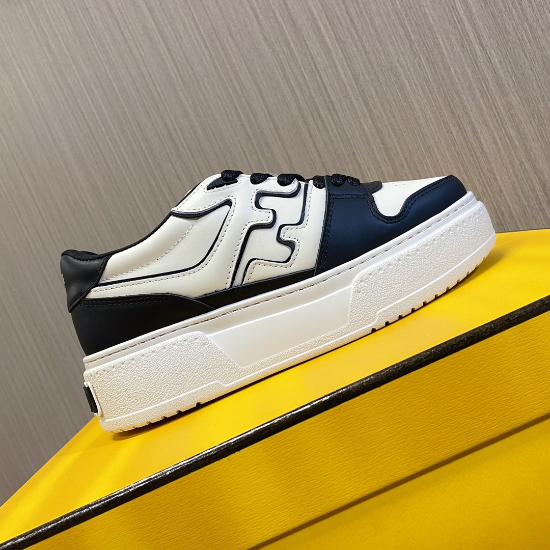 💰 400👍🔥Fendi Match——厚底鞋；饼干鞋；运动鞋；篮球鞋……
fendi match厚底运动球鞋，FF最新元素注入复古的设计，超经典百搭系列……
鞋面采用牛皮和牛猄拼接组合，侧面凸起的双F logo，内里采用毛巾布里，5cm增高PU发泡大底……
女款35—40 / 男款39—45 正码  
