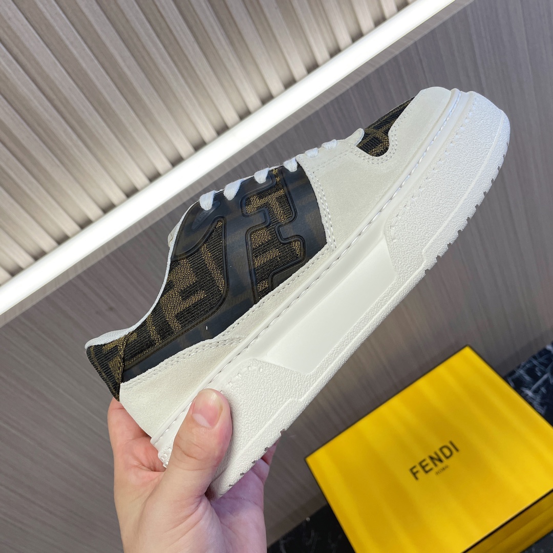 💰 400👍🔥Fendi Match——厚底鞋；饼干鞋；运动鞋；篮球鞋……
fendi match厚底运动球鞋，FF最新元素注入复古的设计，超经典百搭系列……
鞋面采用牛皮和牛猄拼接组合，侧面凸起的双F logo，内里采用毛巾布里，5cm增高PU发泡大底……
女款35—40 / 男款39—45 正码  