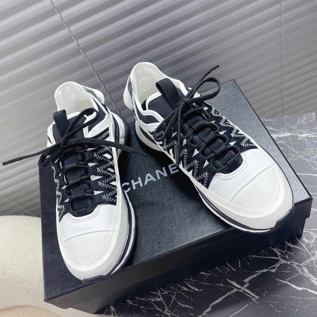 NO:629449,Chanel - the latest color matching panda shoes; air-cushion sneakers; dad shoes. This super classic and versatile style; comes with a heightening function (the upper foot can be directly raised by 5cm); the upper is a bit retro style but fashionable and sporty; a variety of design elements incorporate the brand's high-end sense... good-looking and versatile, casual, fashionable, sports, and outdoor can be taken into account... Spliced upper (cow leather; nubuck leather; rhombus; Lycra stretch fabric) original two-color vacuum PU bottom...the bottom thickness is about 5cm  35-40 regular size, matching packaging, casual shoes/sports shoes, chanel, sneakers, cowhide19860909Chanel——最新配色熊猫鞋；气垫运动鞋；老爹鞋 这款超级经典百搭款；自带增高功能(上脚直接拉高5cm)；鞋面有点复古的风格却时尚运动；多种设计元素拥入了品牌的高级感…… 好看百搭,休闲,时尚,运动,户外都能兼顾…… 拼接鞋面（牛皮；磨砂皮；菱格；莱卡弹力布） 原版双色抽真空PU底…底厚5cm左右 35—40正码 配套包装,休闲鞋/运动鞋,chanel,sneakers,cowhide,Women's Shoes