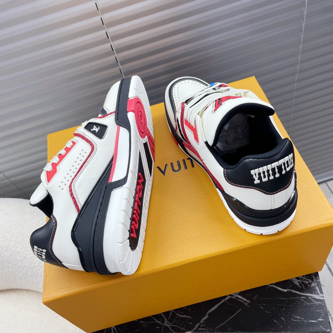 Louis Vuitton Trainer: Retro-Style Leather Sneaker with 3D Checkered Pattern 4 i1727268528 6219 0