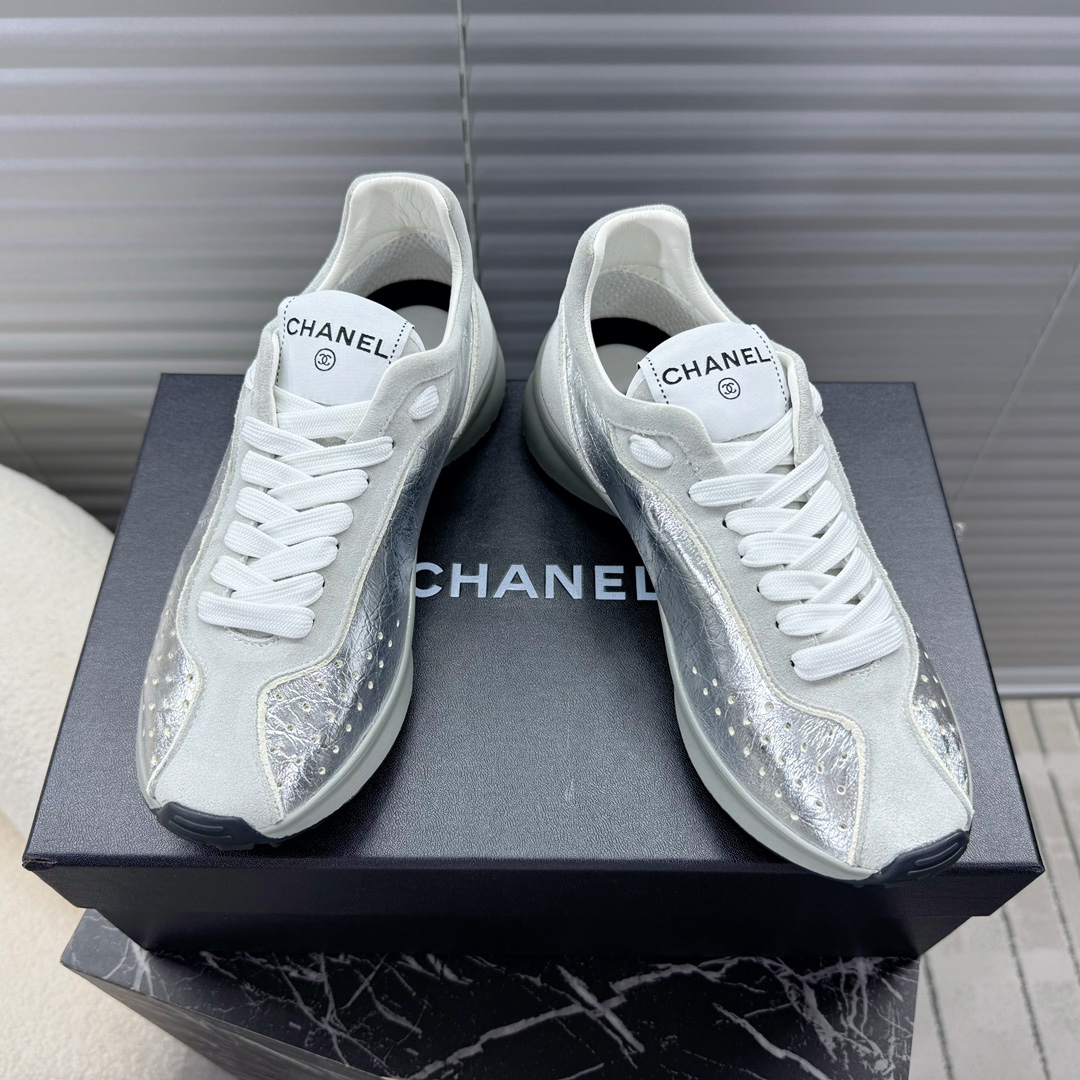 NO:236956,Chanel—25C latest sneakers~~~ Lightweight and soft; simple and fashionable; classic black/white color scheme; Xiaohongshu screen-filled grass style~~~ Imported Bangladeshi A-class environmentally friendly leather, unlined soft leather, 3.5cm thick foam combination TPU sole 35-40 positive size, casual shoes/sports shoes, chanel, sneakers19860909Chanel——25C最新款运动鞋~~~ 轻便柔软；简约时尚；黑/白经典配色；小红书刷屏种草款~~~ 进口孟加拉A级环保皮,无内衬柔软皮质,3.5cm厚发泡组合TPU大底 35—40正码,休闲鞋/运动鞋,chanel,sneakers,Women's Shoes