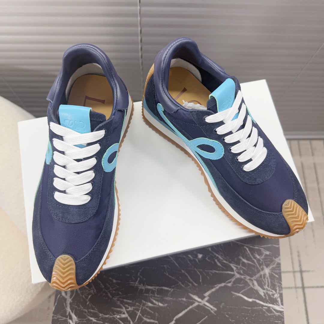 NO:236033,Loewe~~The latest color matching of the couples series, Forrest Gump shoes, Deshua shoes, sports shoes... Xiaohongshu's good things are really beautiful, so comfortable and versatile... The shoes are very light, and they are gone through shopping, and they are OK with skirts and pants. Mixed and matched spliced ​​fabrics (frosted cowhide/velvet fabric), breathable gauze inner, cowhide footbed, two-color combination anti-slip sole, original steel-printed logo logo 35-40 (41 custom-made no return)/39-43 (44 custom-made no return), casual shoes/sports shoes, loewe, sneakers, skirts, cowhide19860909Loewe~~罗易威情侣款系列最新配色,阿甘鞋、德训鞋、运动鞋…… 小红书好物分享；实在是太美太好穿太舒服太百搭啦……鞋子很轻便,逛街暴走零压力,配裙子裤子都OK 混搭拼接面料(磨砂牛皮/丝绒布料),透气纱网内里,牛皮垫脚,双色组合防滑大底,原版钢印Logo徽标 35—40(41定做不退换)/39—43(44定做不退换),休闲鞋/运动鞋,loewe,sneakers,skirts,cowhide,Women's Shoes