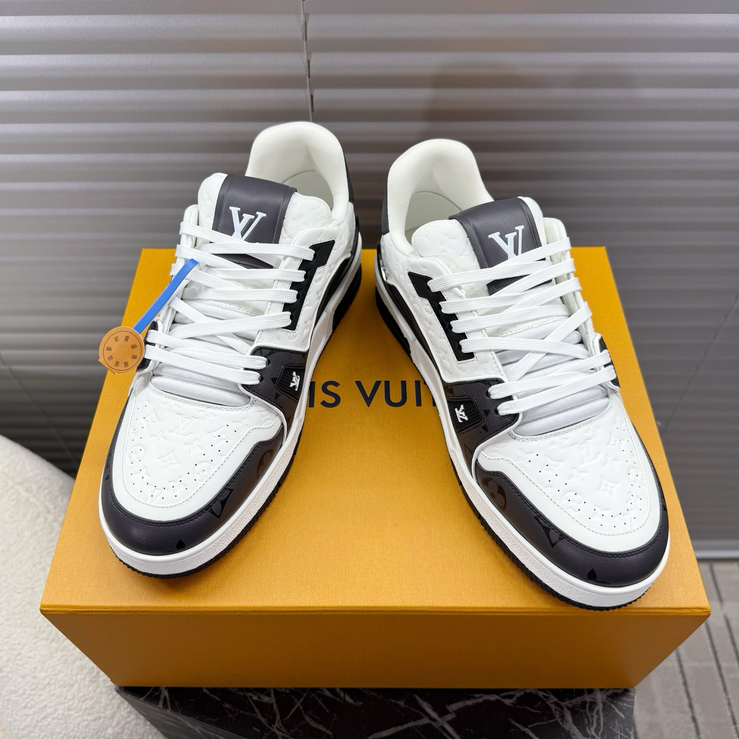 Louis Vuitton Trainer Sneakers - Leather, Unisex, Retro Style, Sizes 35-45 1 i1737445519905 8993 0 0