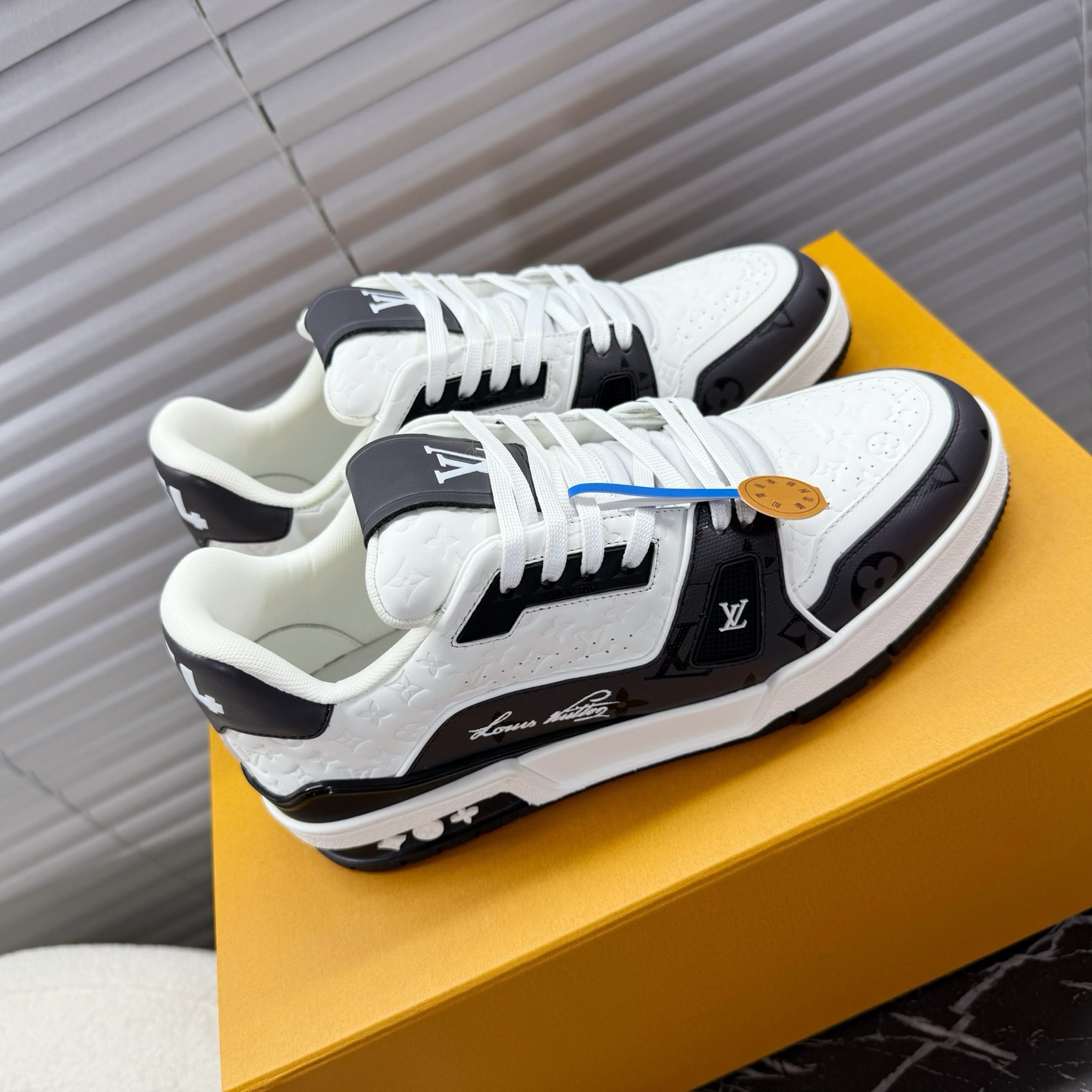 Louis Vuitton Trainer Sneakers - Leather, Unisex, Retro Style, Sizes 35-45 6 i1737445519932 8460 0 4