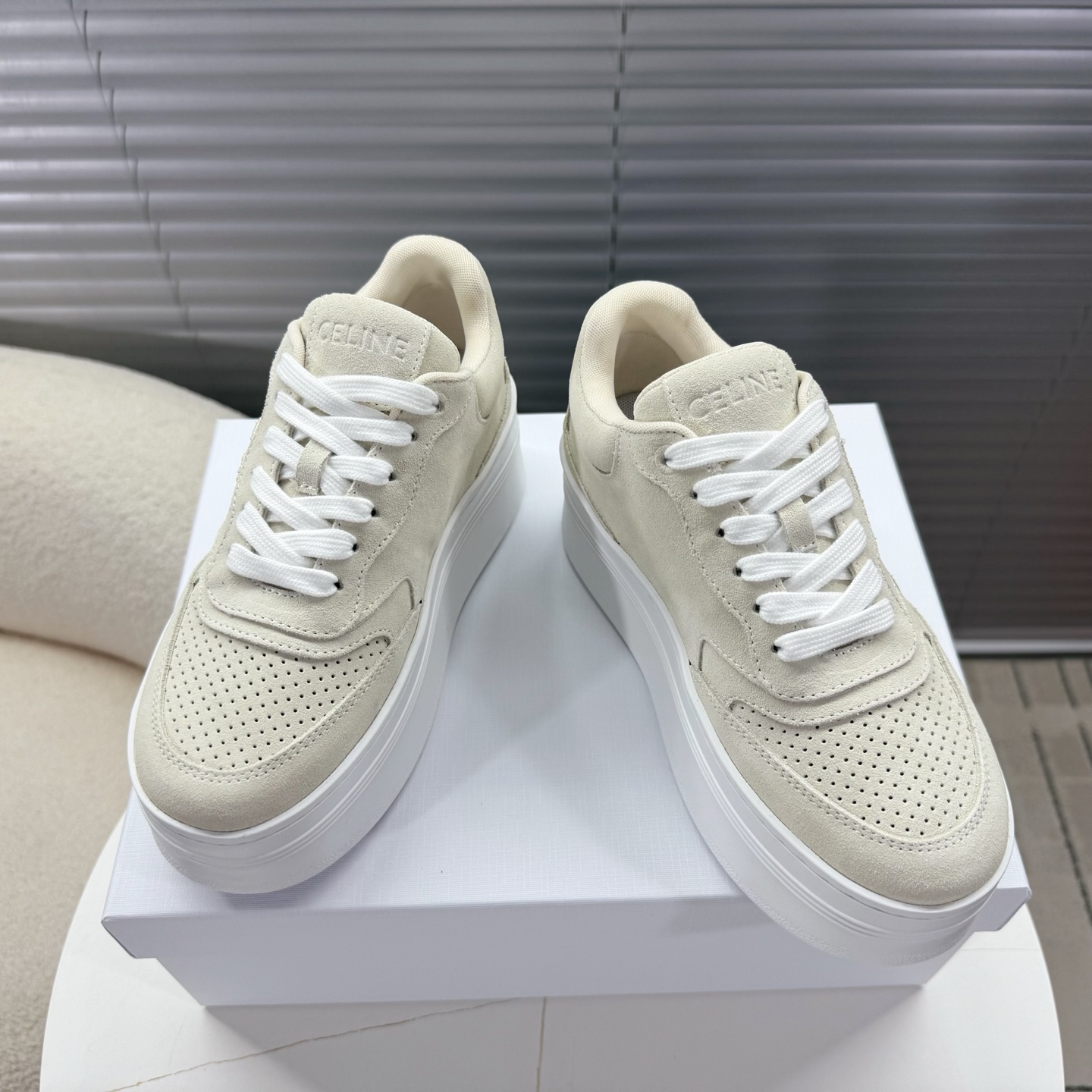 NO:226615,Celine ~~~ Arc de Triomphe thick-soled white shoes, sports shoes, board shoes, casual shoes A pair of shoes full of street feel, the color-blocking design is very good, this shoe has its own unique design, the leather upper is very easy to manage, the LOGO on the side and heel makes him simple and uneven a pair of small white shoes~~ The upper is calfskin, breathable mesh inside, 5cm thick sole... 35-40 positive size, casual shoes/sports shoes, celine, celine, sneakers, cowhide19860909Celine赛琳~~~凯旋门厚底小白鞋,运动鞋,板鞋,休闲鞋 充满街头感的一双鞋子,拼色设计非常赞,这款鞋有它自己独特的设计,皮革鞋面非常好打理,侧面与后跟的LOGO让他简单又不失调性的一双小白鞋~~ 鞋面小牛皮,内里透气网纱,5cm厚底…… 35—40正码,休闲鞋/运动鞋,celine,celine,sneakers,cowhide,Women's Shoes