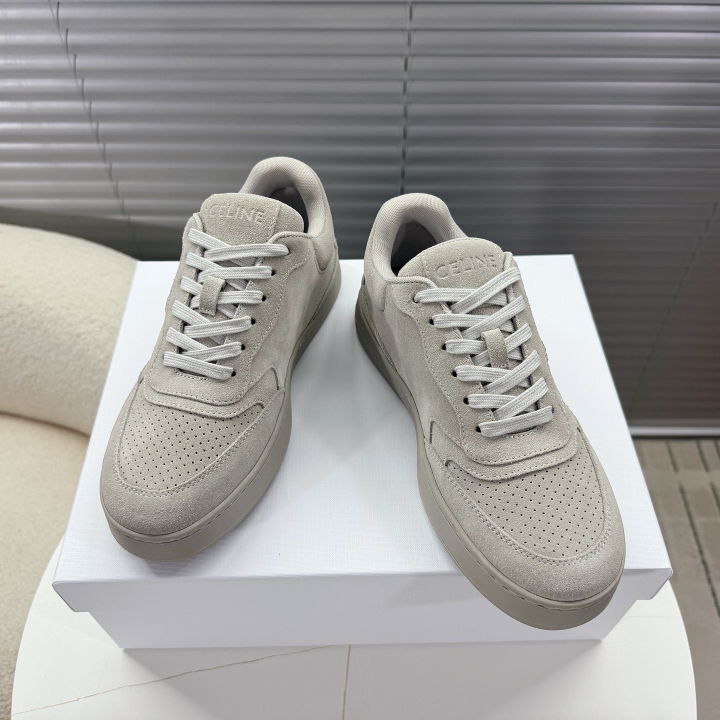 NO:226614,Celine ~~The latest Arc de Triomphe sneakers, flat shoes, casual shoes A pair of shoes full of street feel, classic and versatile fashion, this shoe has its own unique design, the matte leather upper is suitable for autumn and winter, and the tongue/side/heel is embellished with logo... The upper is frosted leather, breathable mesh inside, original TPU outsole... 35-40 positive sizes, casual shoes/sports shoes, celine, celine, sneakers19860909Celine赛琳~~最新凯旋门运动鞋,平板鞋,休闲鞋 充满街头感的一双鞋子,经典百搭时尚,这款鞋有它自己独特的设计,磨砂皮鞋面适应秋冬季,鞋舌/侧面/后跟都有Logo点缀…… 鞋面磨砂皮,内里透气网纱,原版TPU大底…… 35—40正码,休闲鞋/运动鞋,celine,celine,sneakers,Women's Shoes